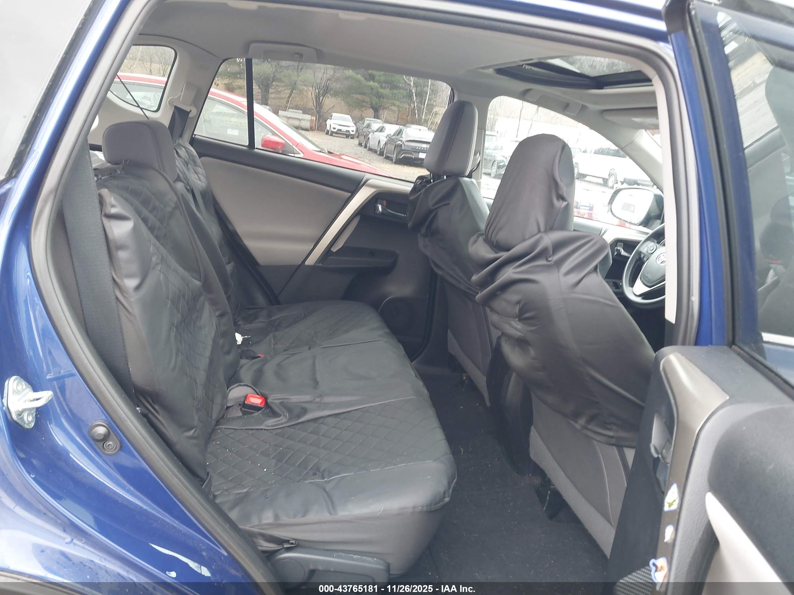TOYOTA RAV4 image 8