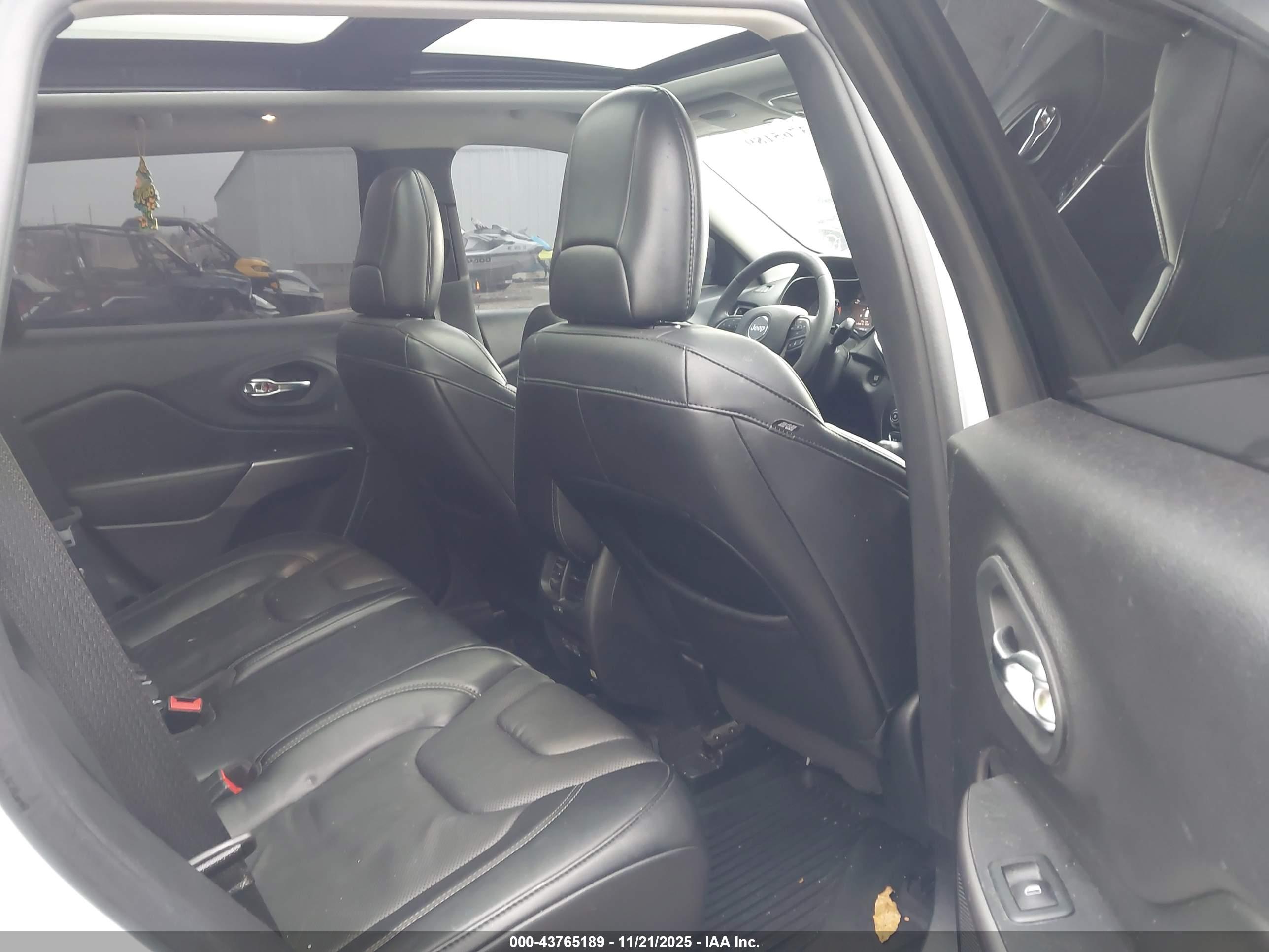 JEEP CHEROKEE image 8