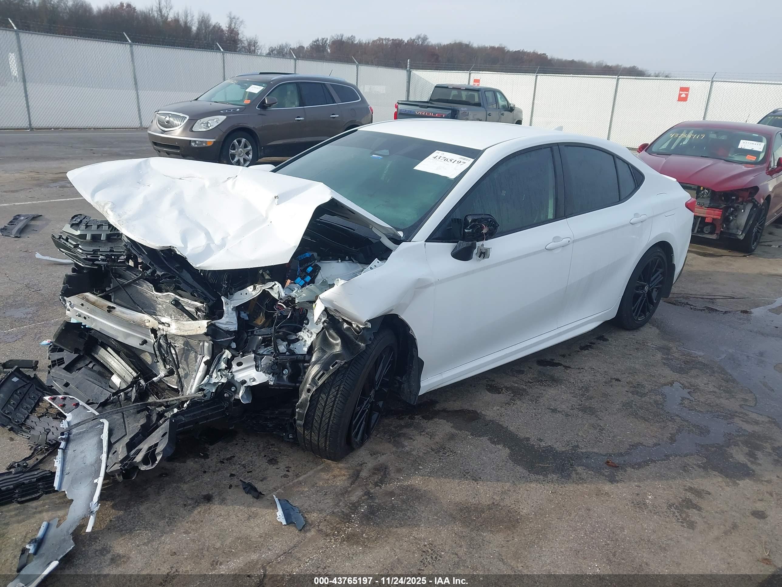 TOYOTA CAMRY image 2