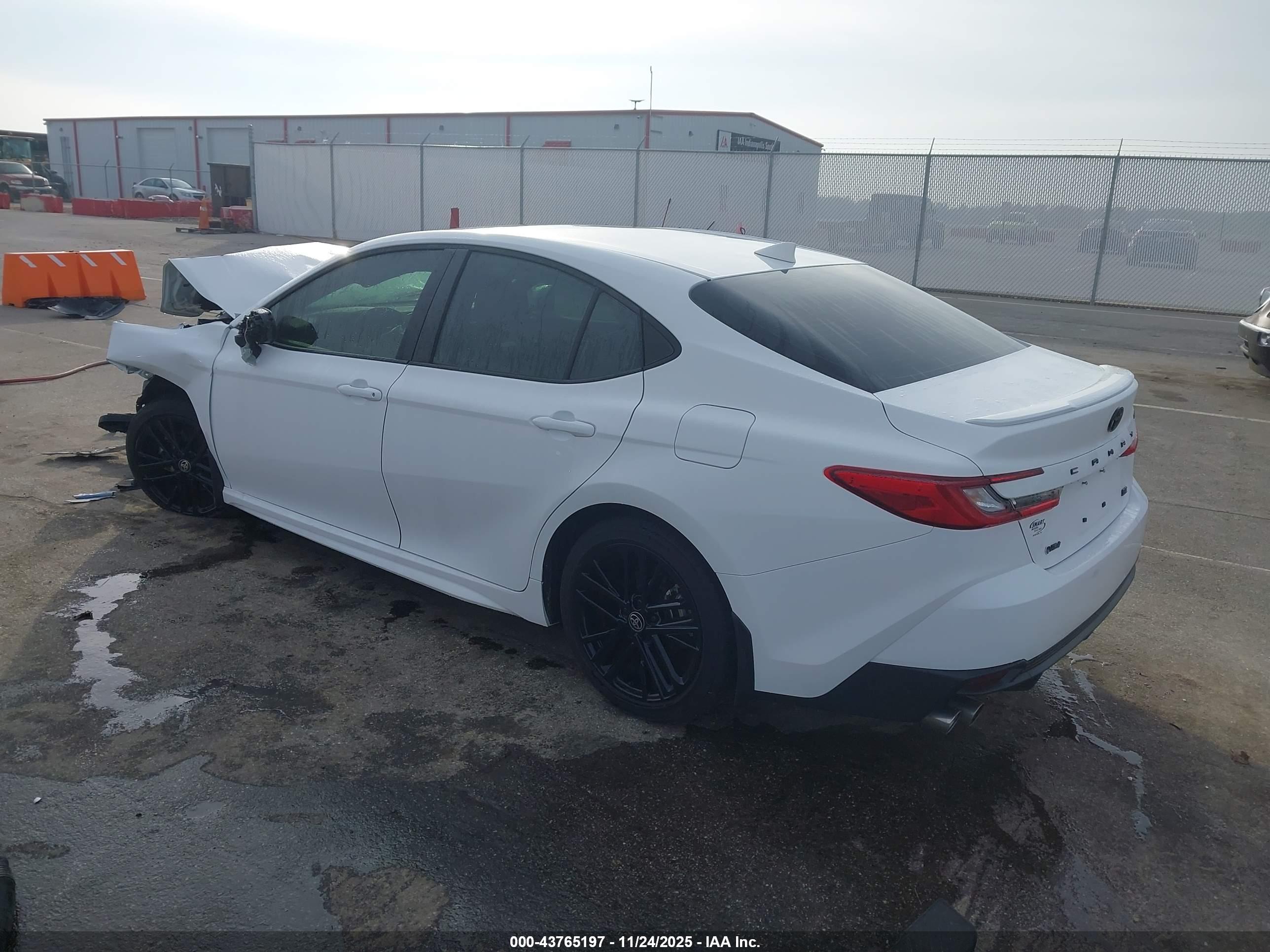 TOYOTA CAMRY image 3