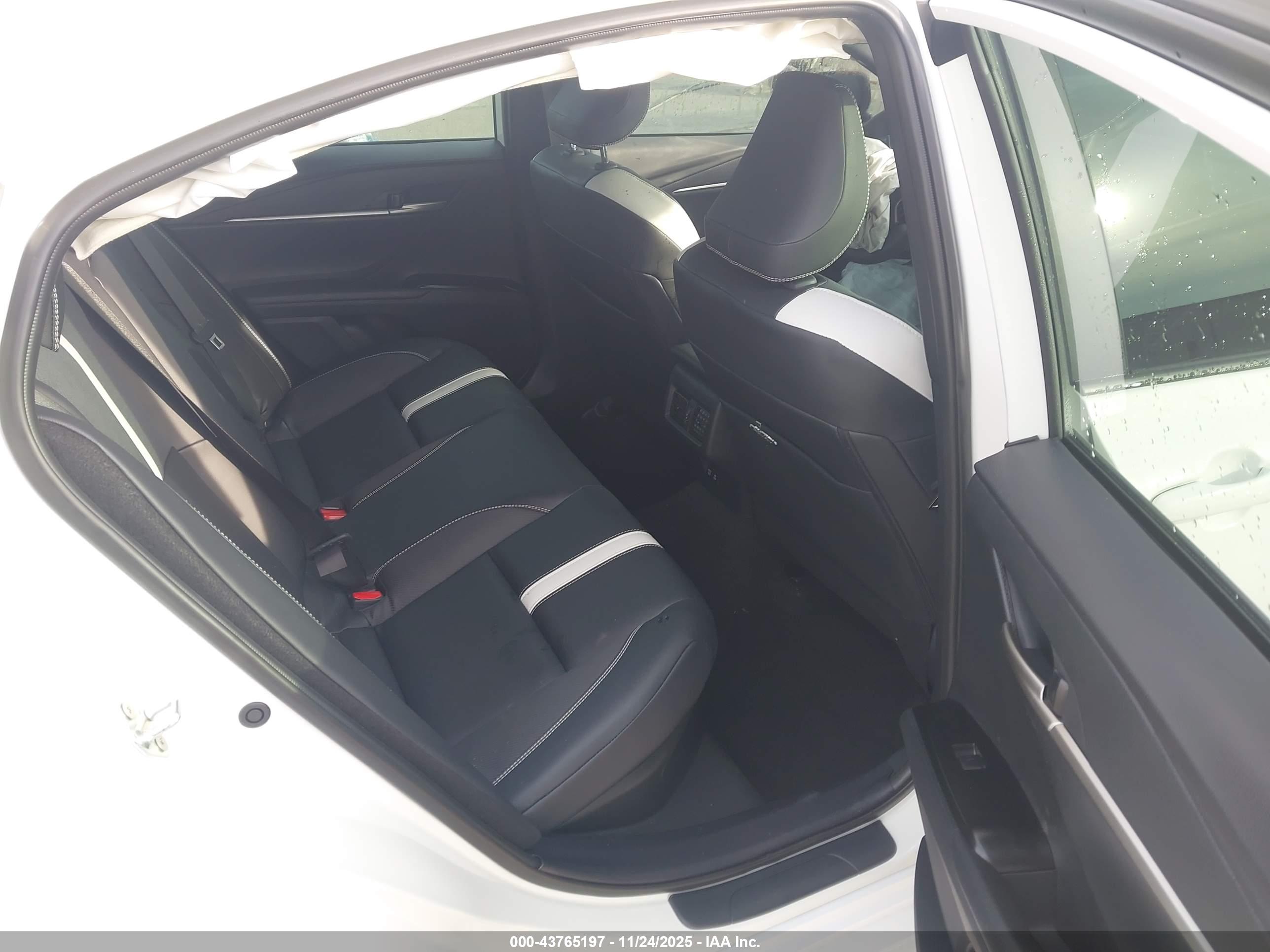 TOYOTA CAMRY image 8