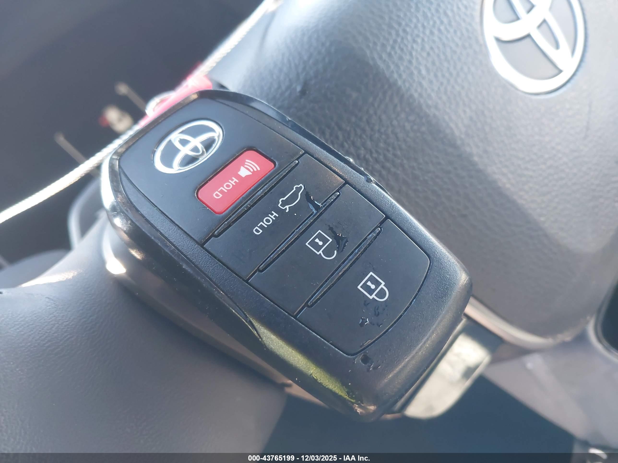TOYOTA CAMRY image 11