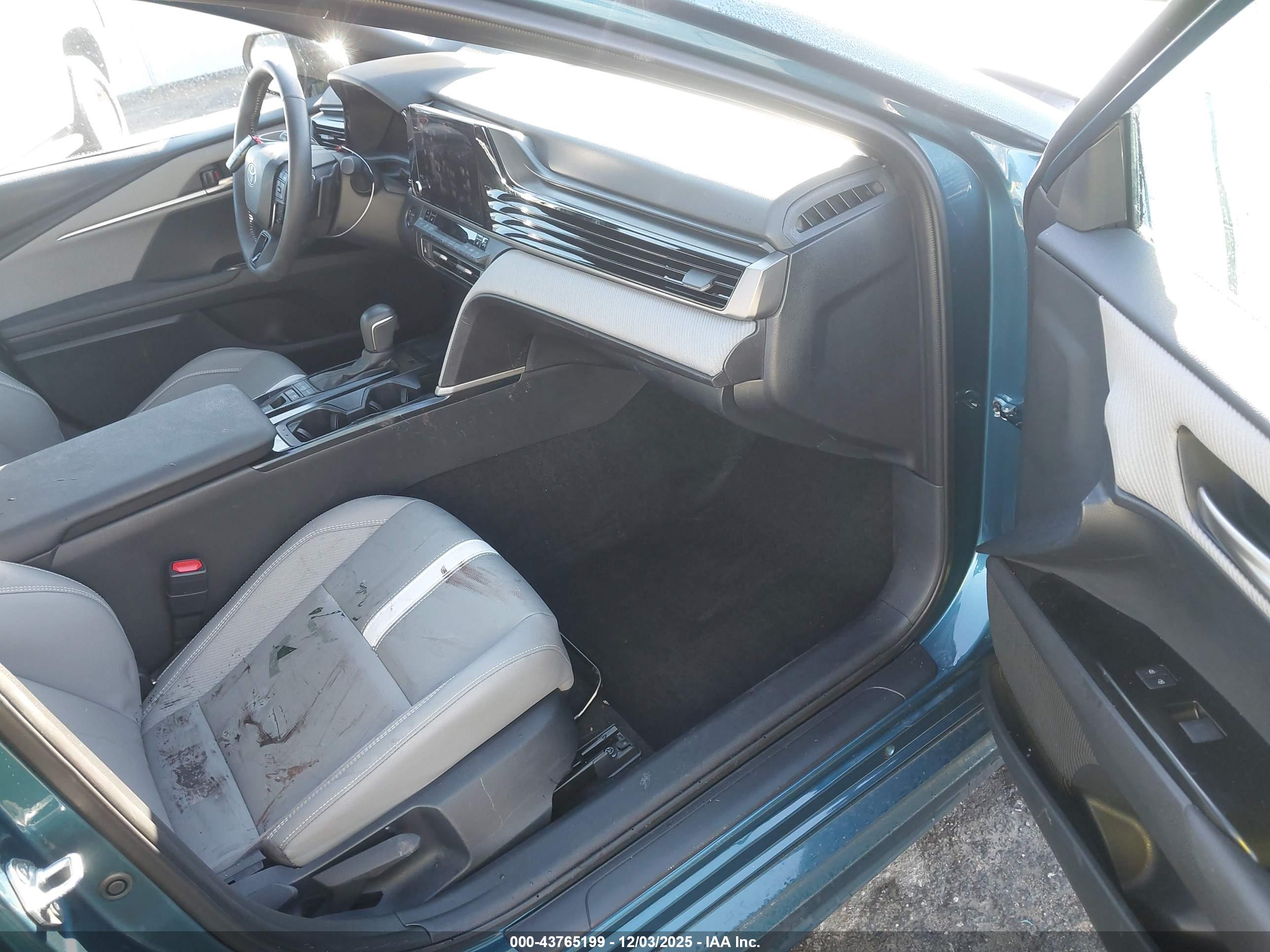 TOYOTA CAMRY image 5