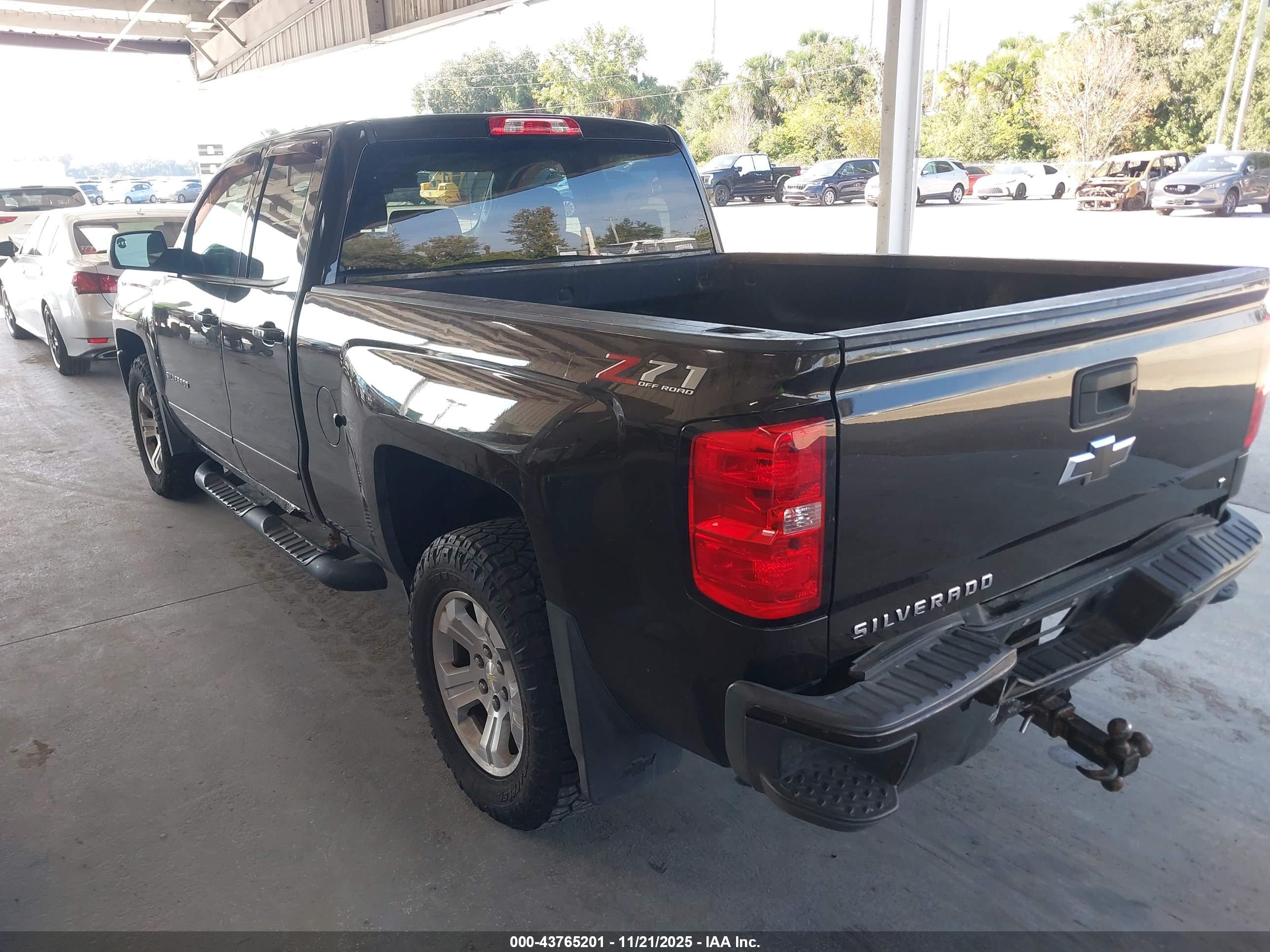 CHEVROLET SILVERADO image 3