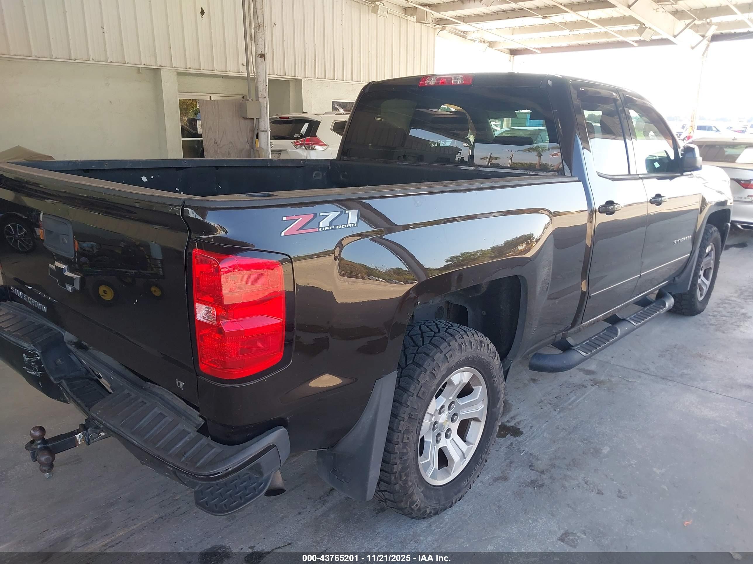CHEVROLET SILVERADO image 4