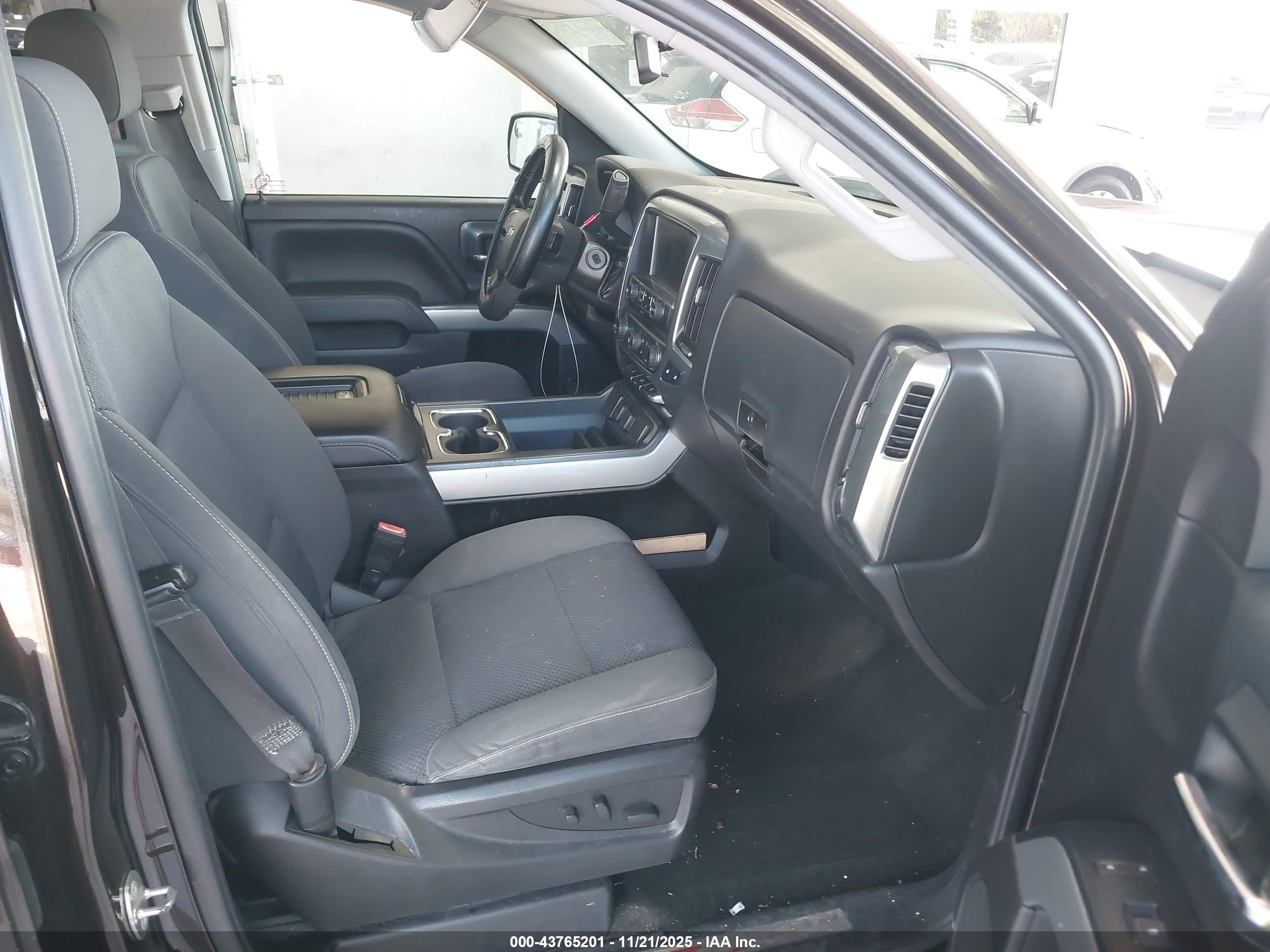 CHEVROLET SILVERADO image 5