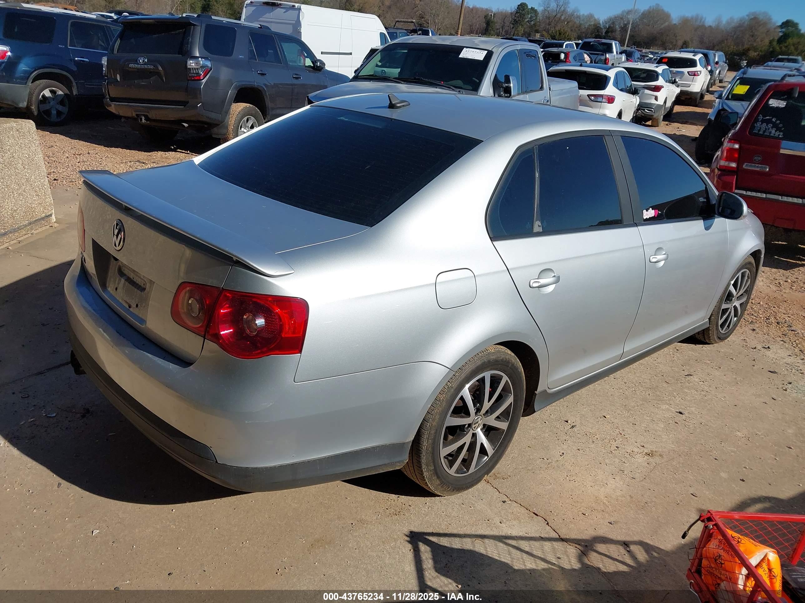 VOLKSWAGEN JETTA image 4