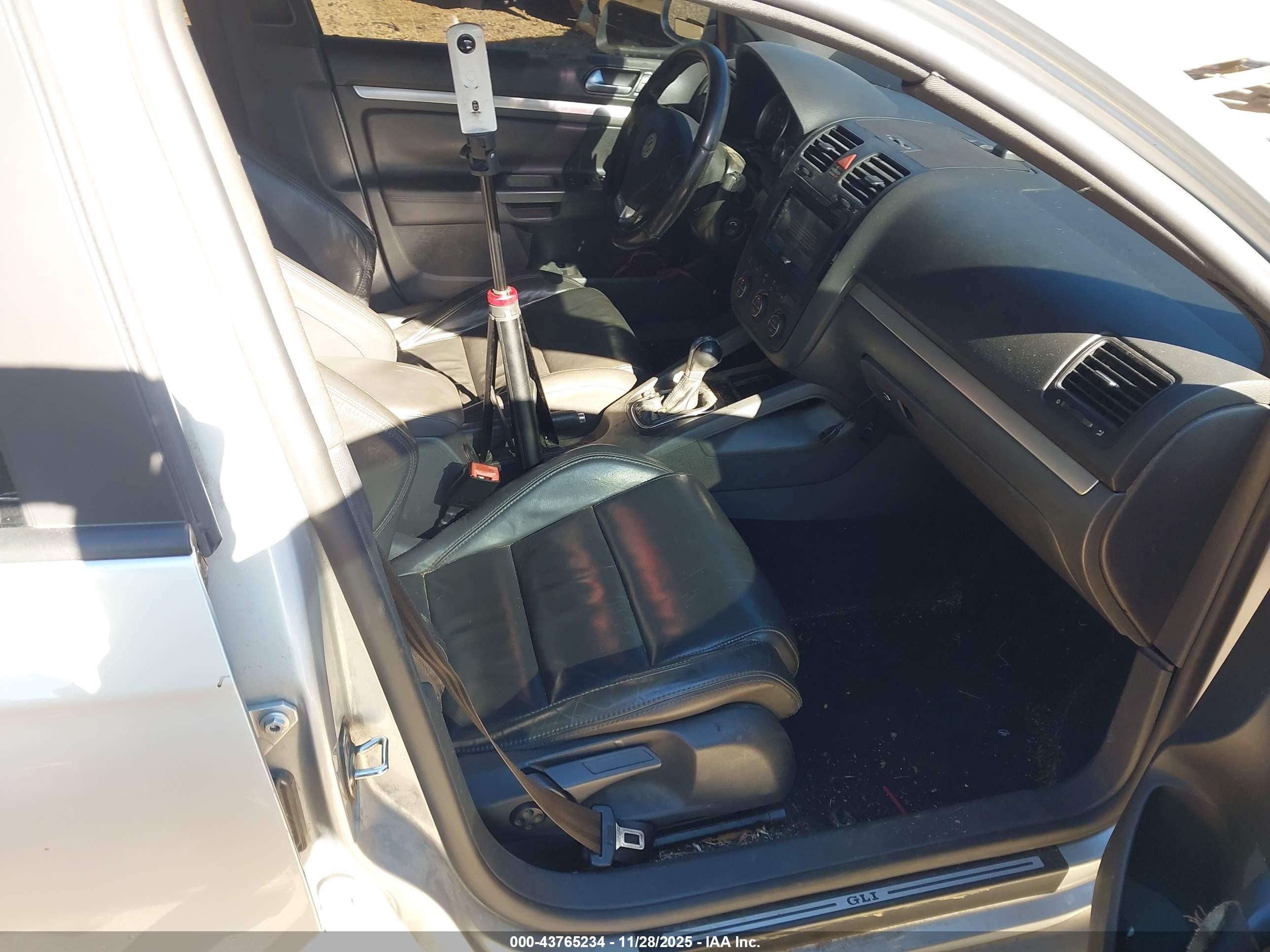 VOLKSWAGEN JETTA image 5
