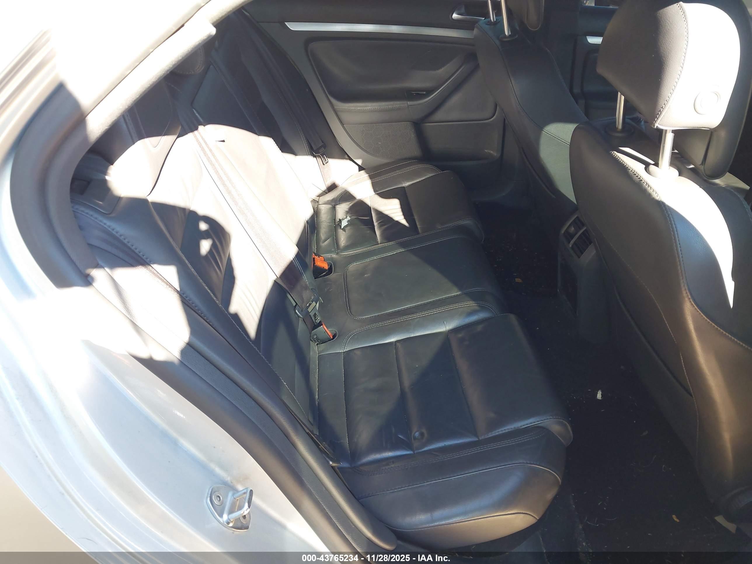 VOLKSWAGEN JETTA image 8