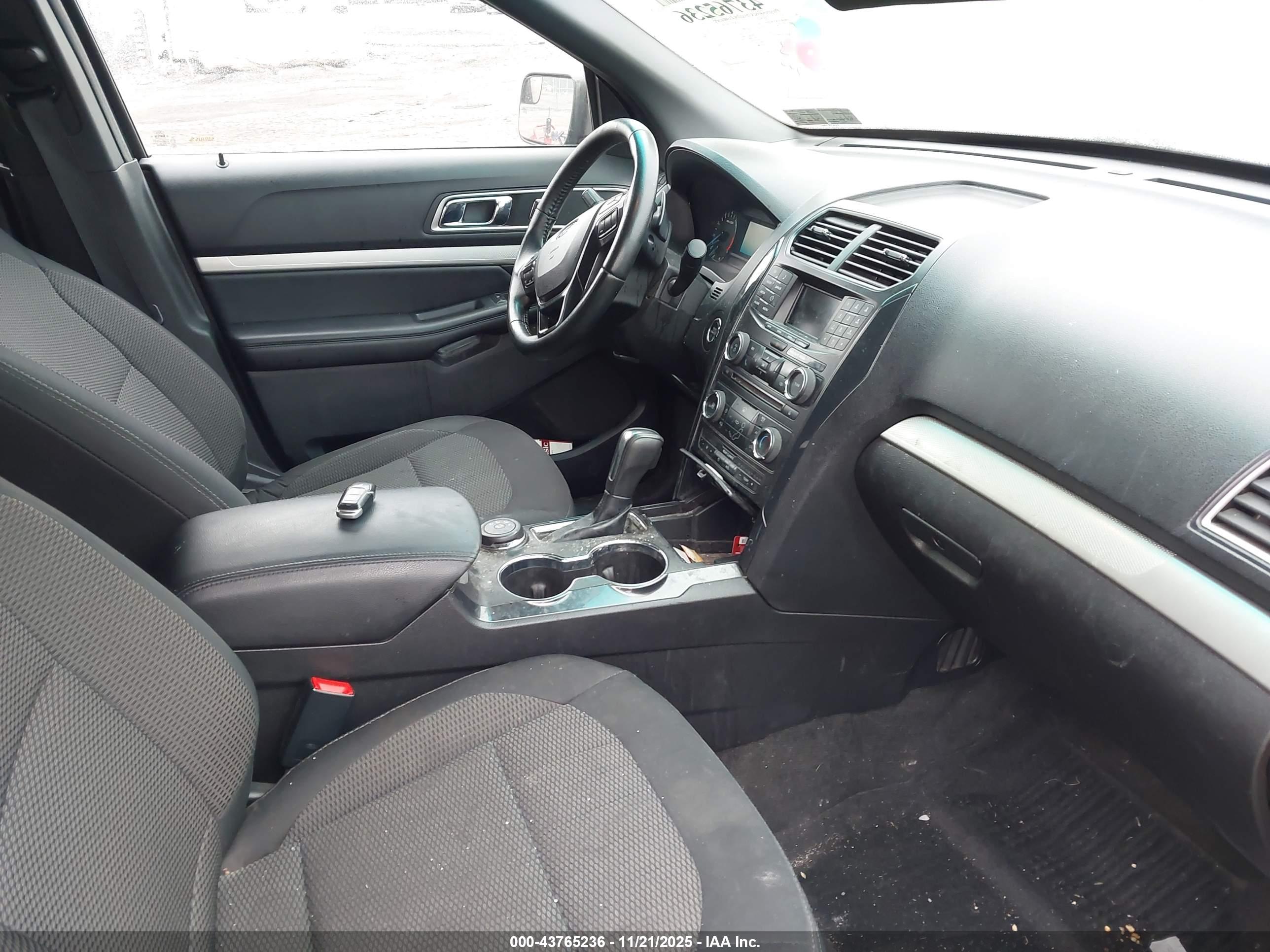 FORD EXPLORER image 5