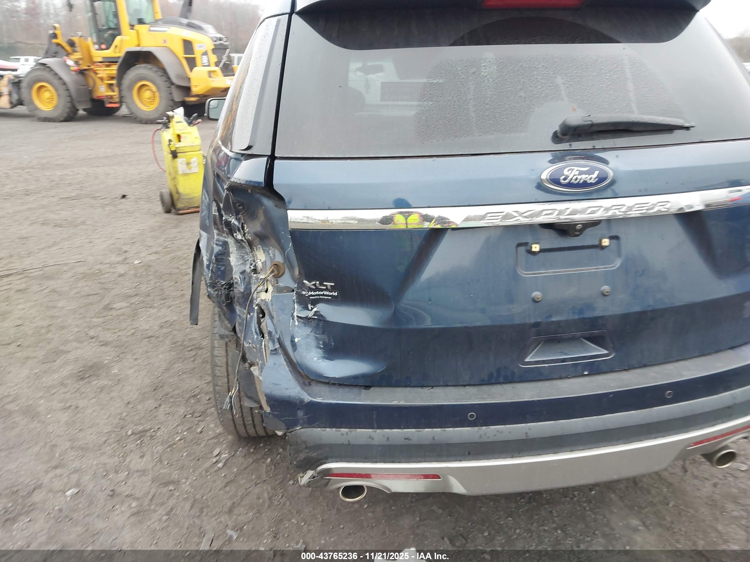 FORD EXPLORER image 6