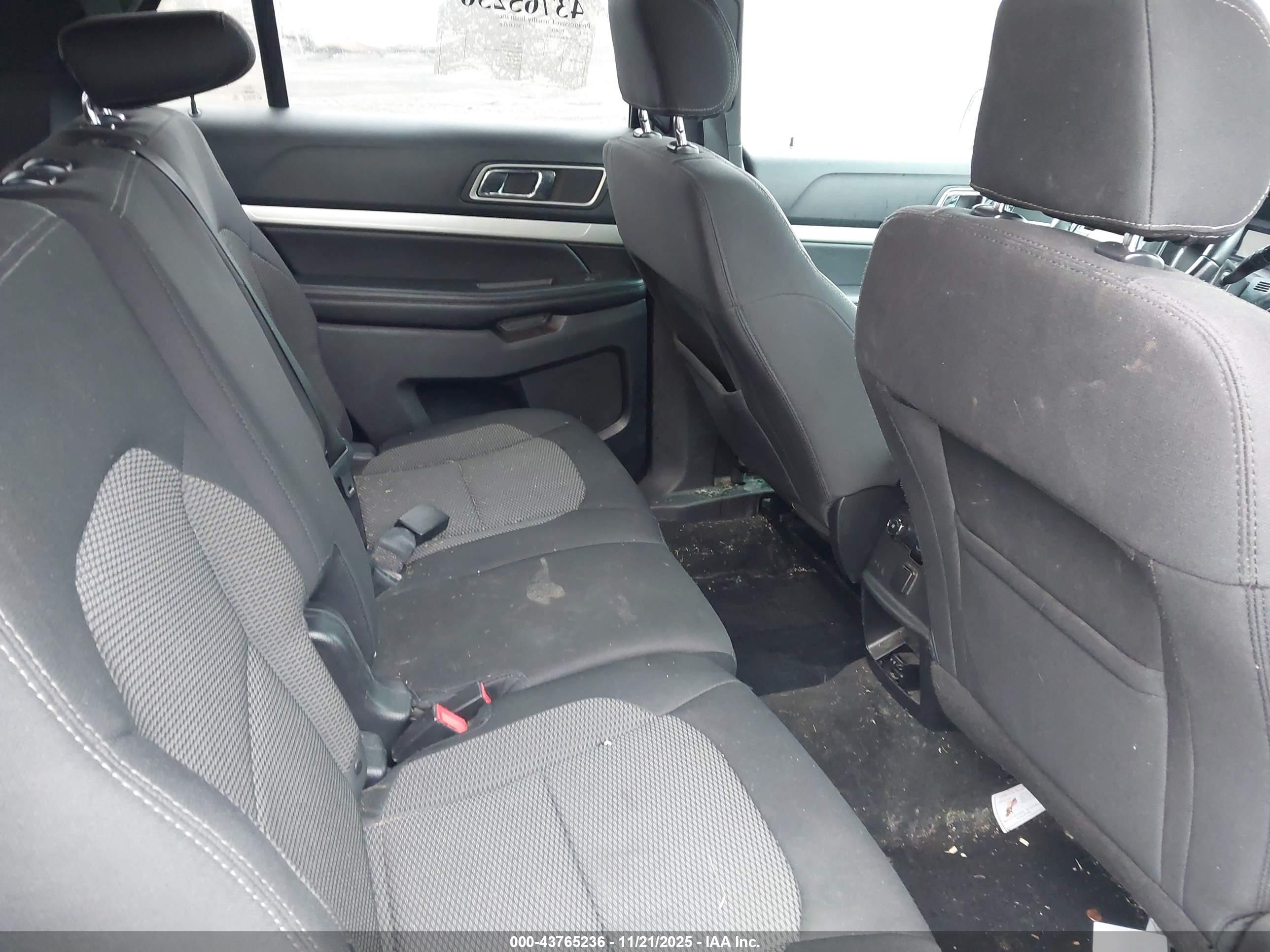 FORD EXPLORER image 8