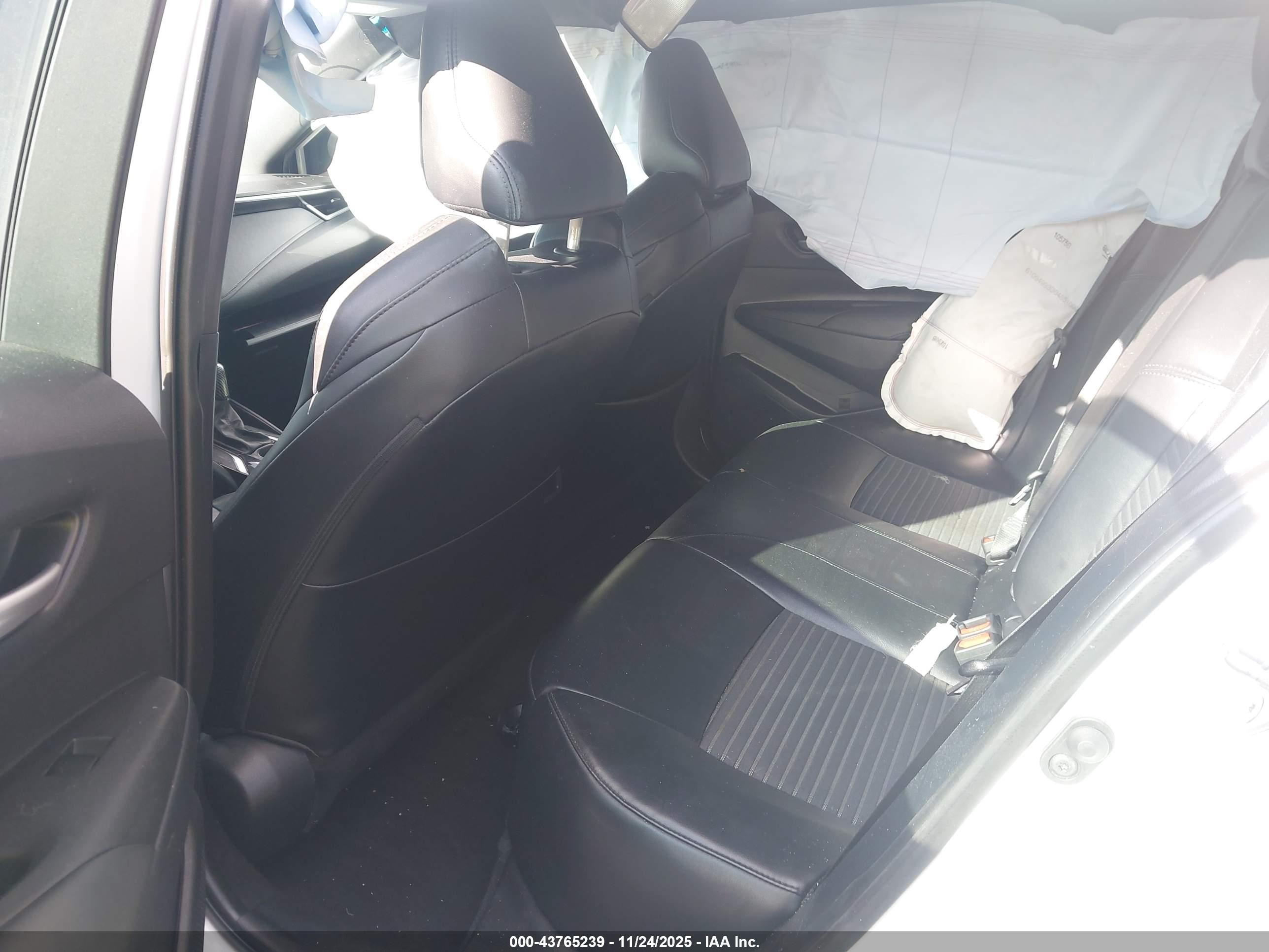 TOYOTA COROLLA image 8