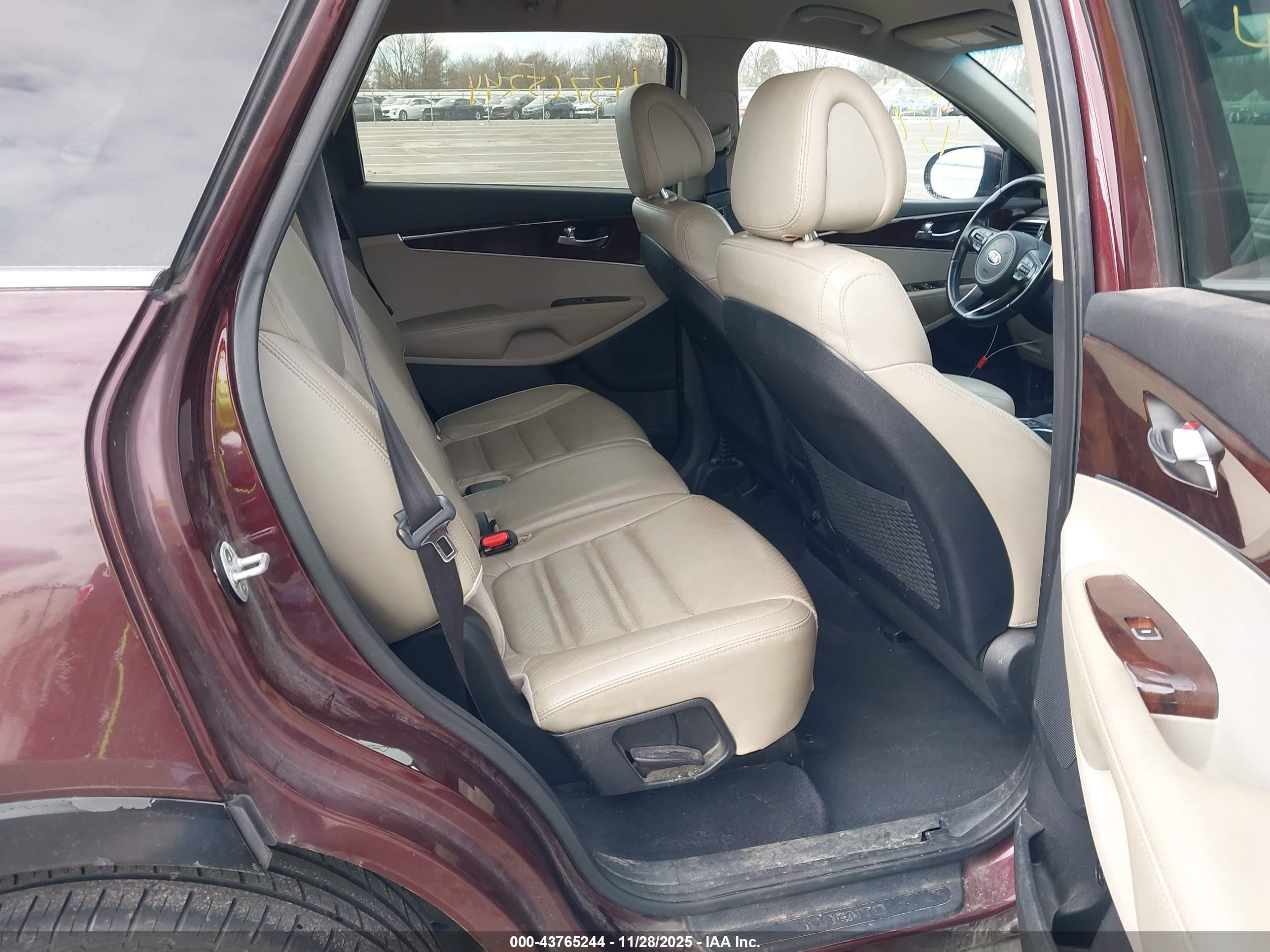 KIA SORENTO image 8