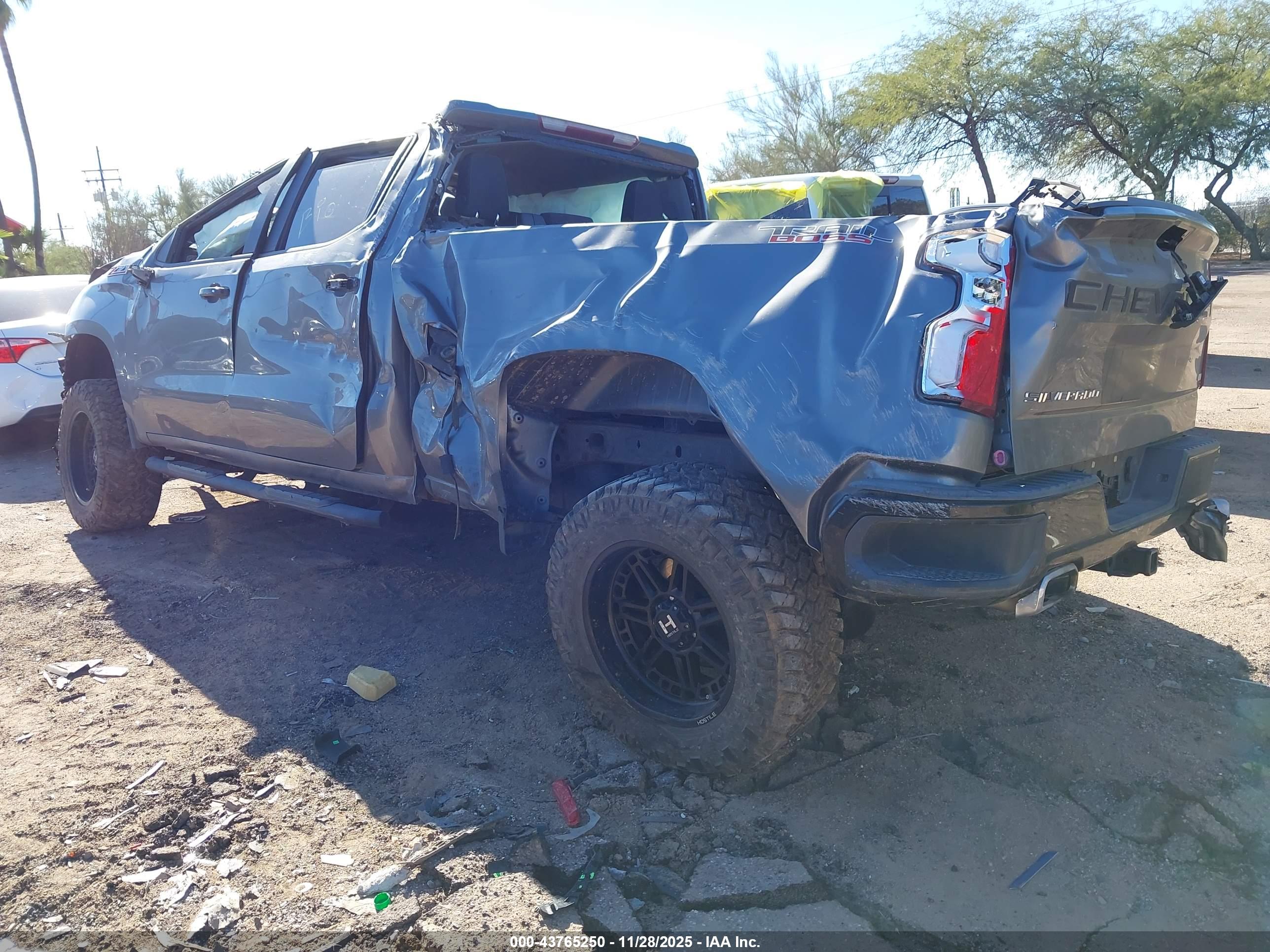 CHEVROLET SILVERADO image 3