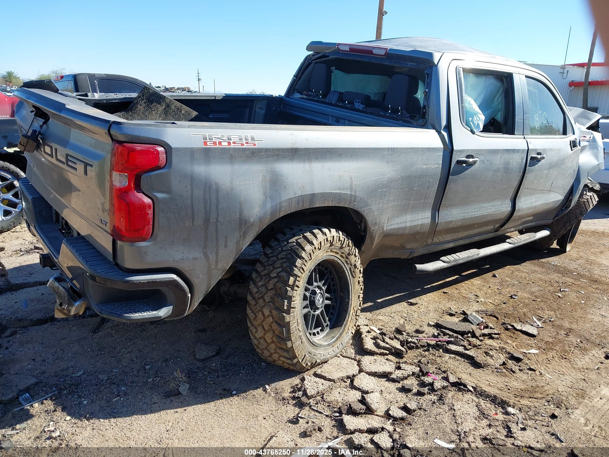 CHEVROLET SILVERADO image 4