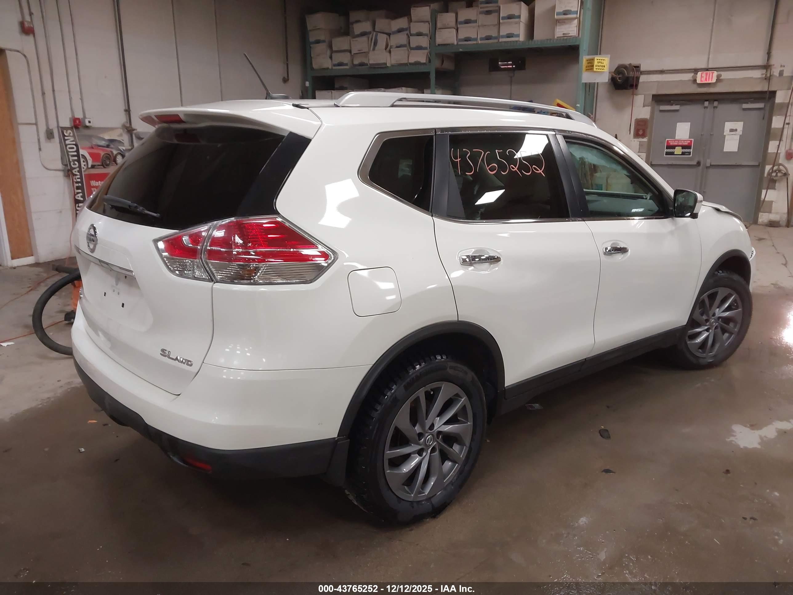 NISSAN ROGUE image 4