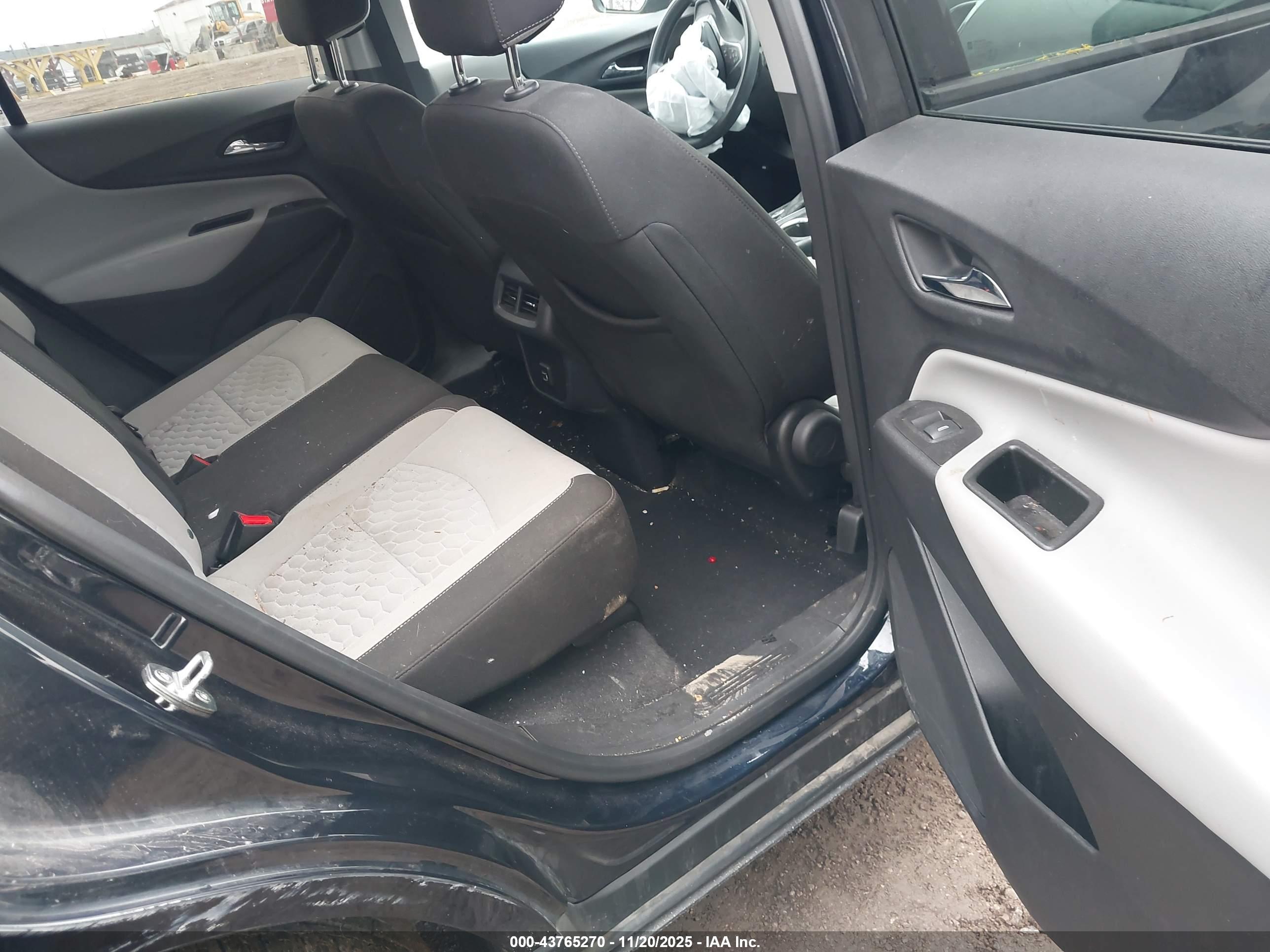 CHEVROLET EQUINOX image 8