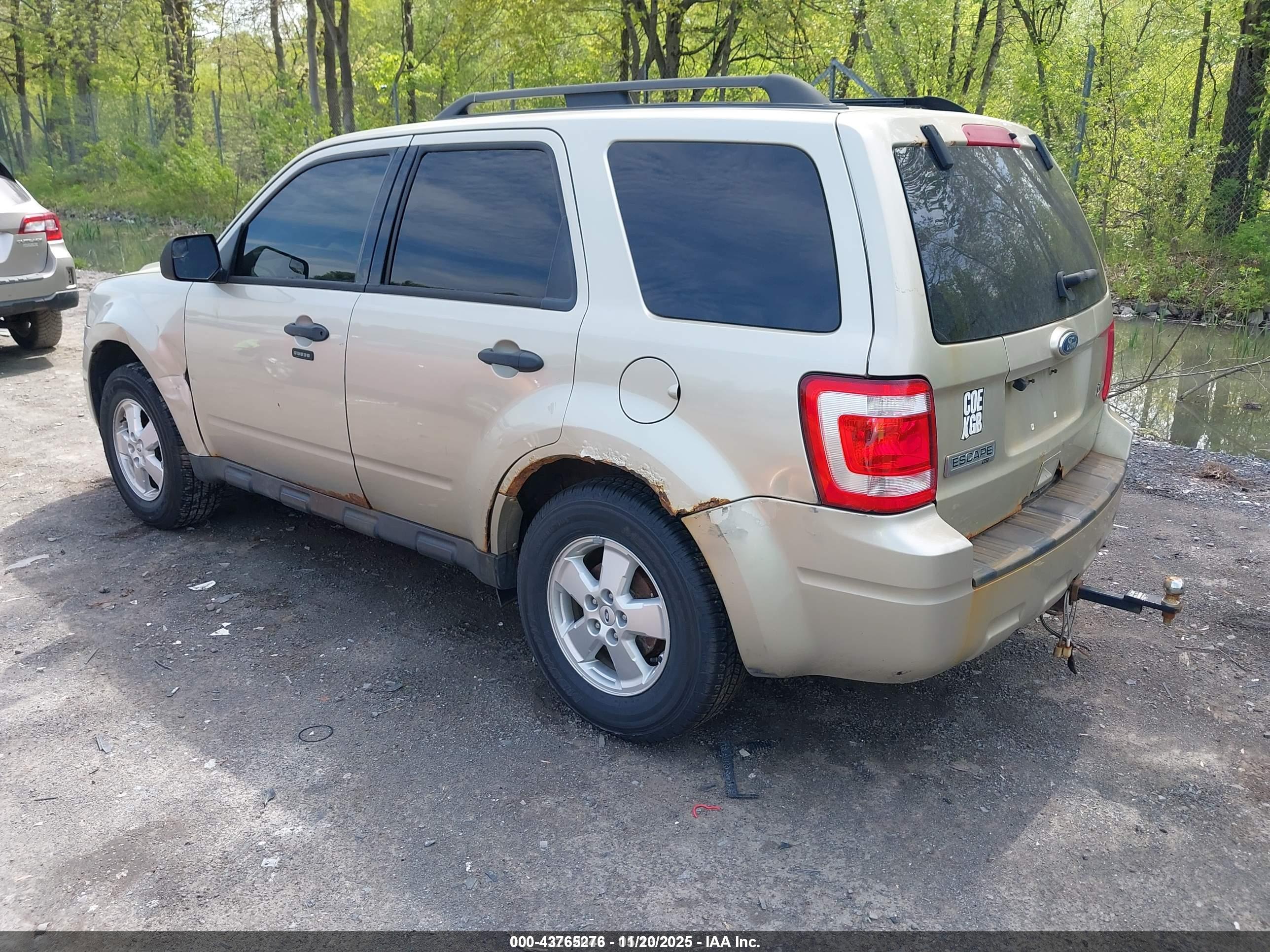 FORD ESCAPE image 3
