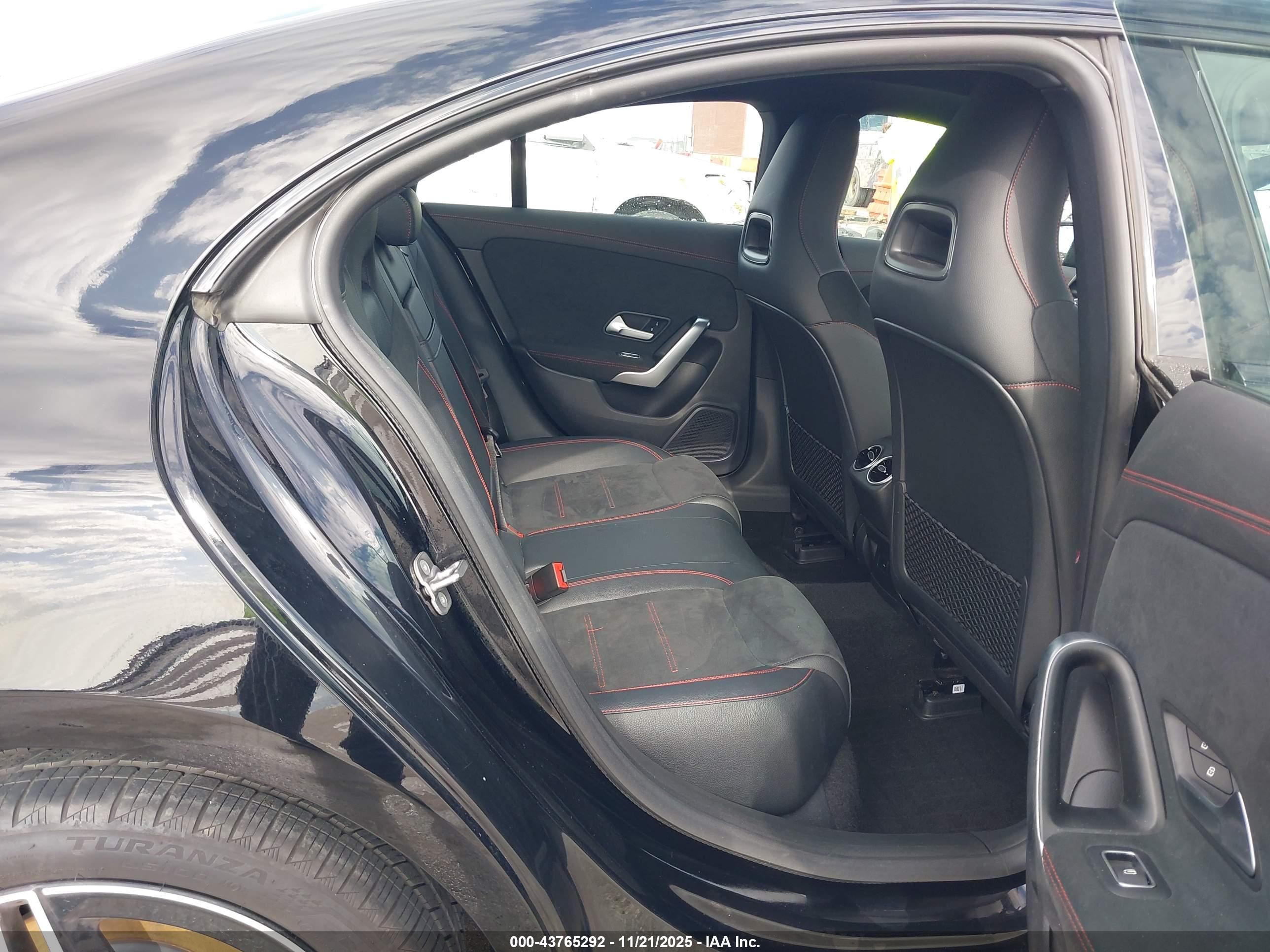 MERCEDES-BENZ CLA image 8
