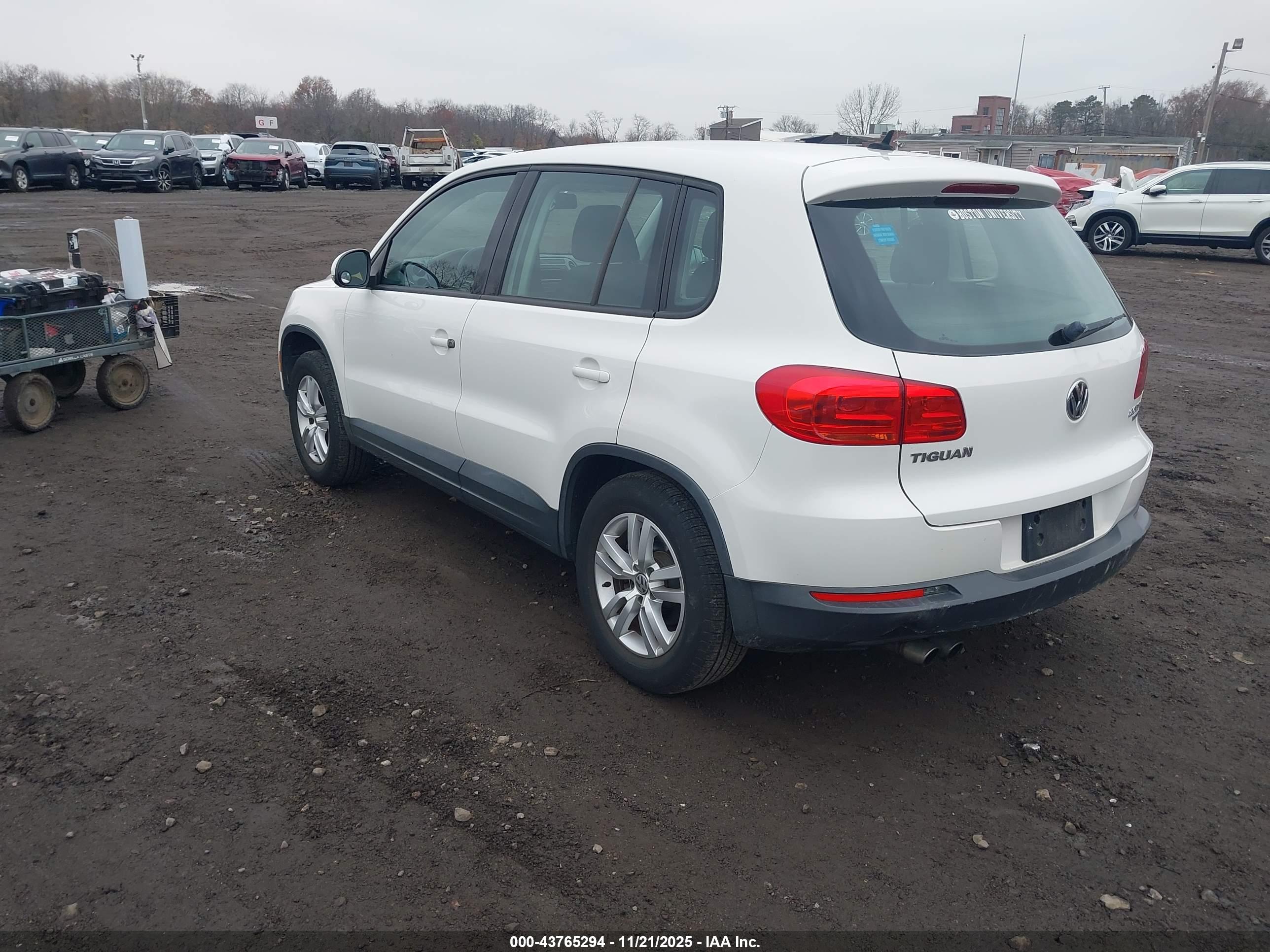 VOLKSWAGEN TIGUAN image 3