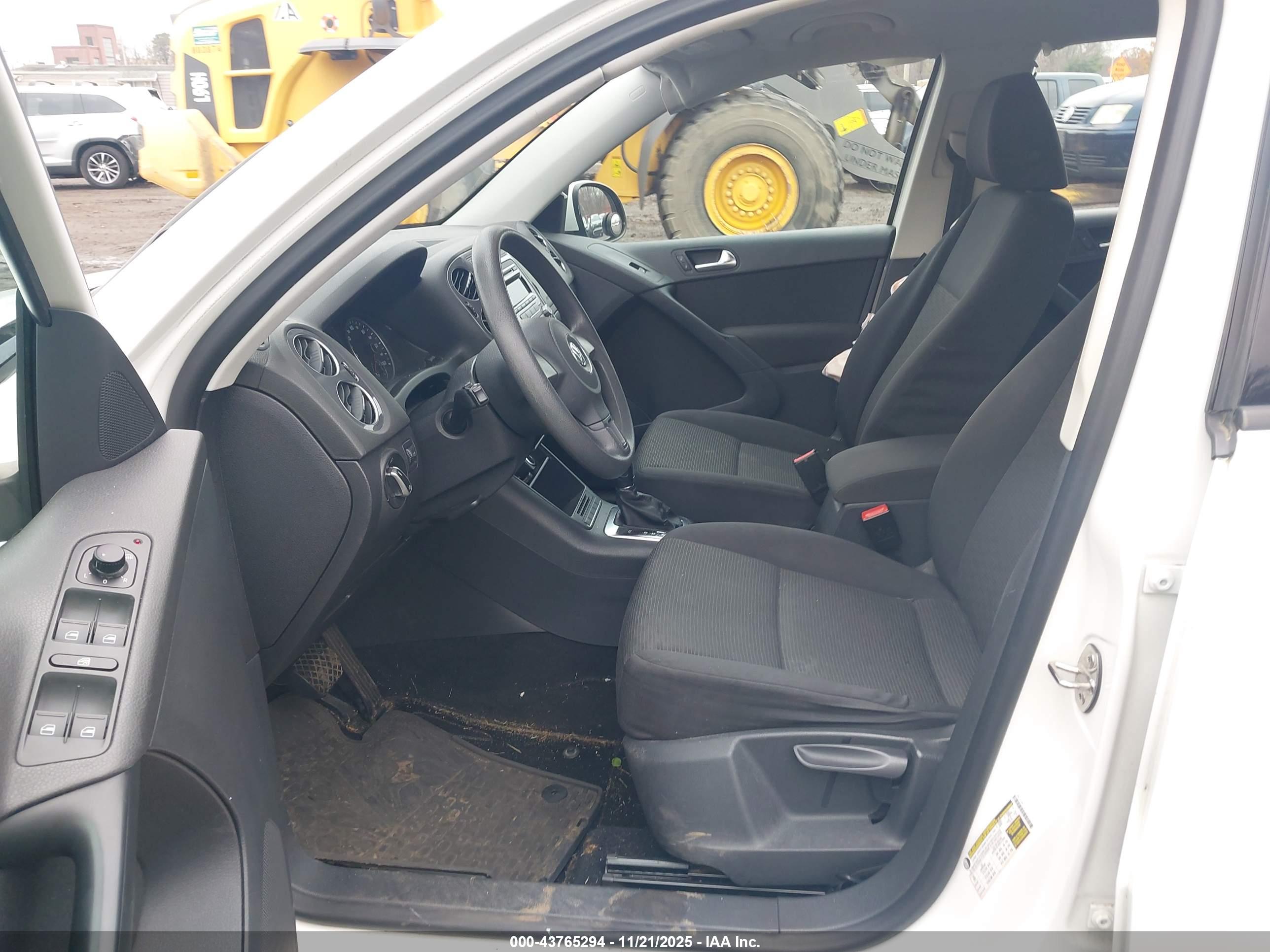 VOLKSWAGEN TIGUAN image 5