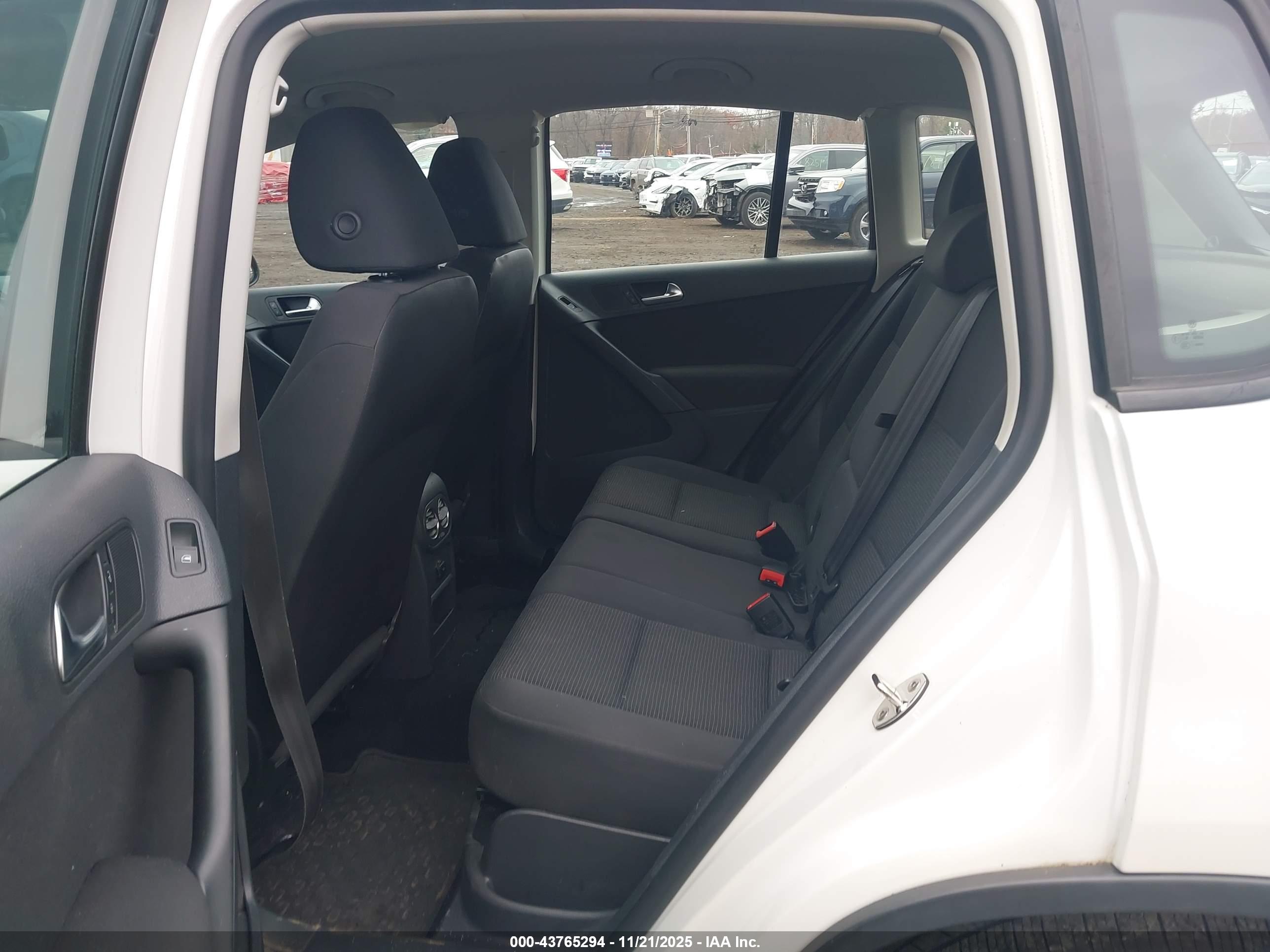 VOLKSWAGEN TIGUAN image 8