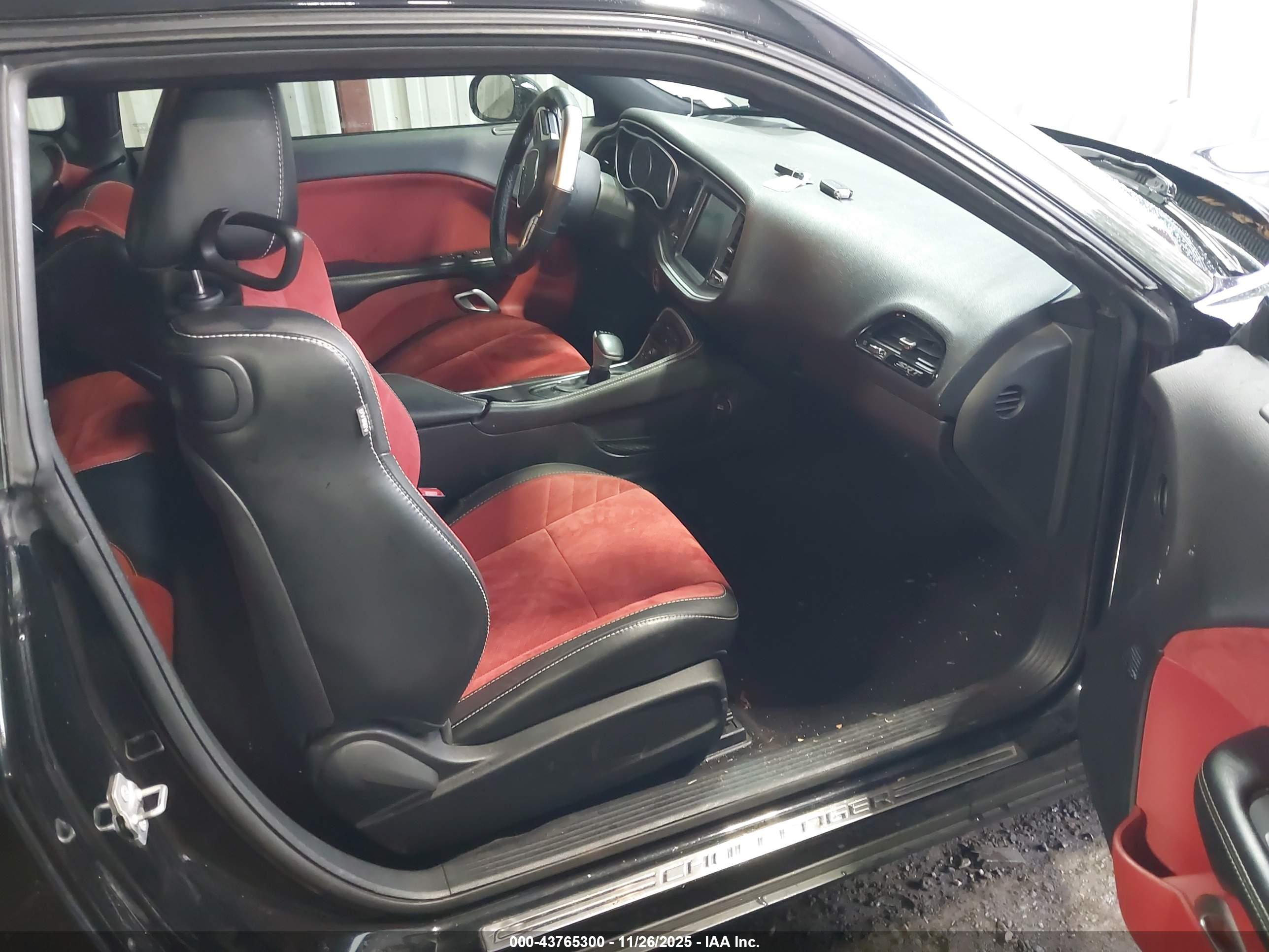 DODGE CHALLENGER image 5