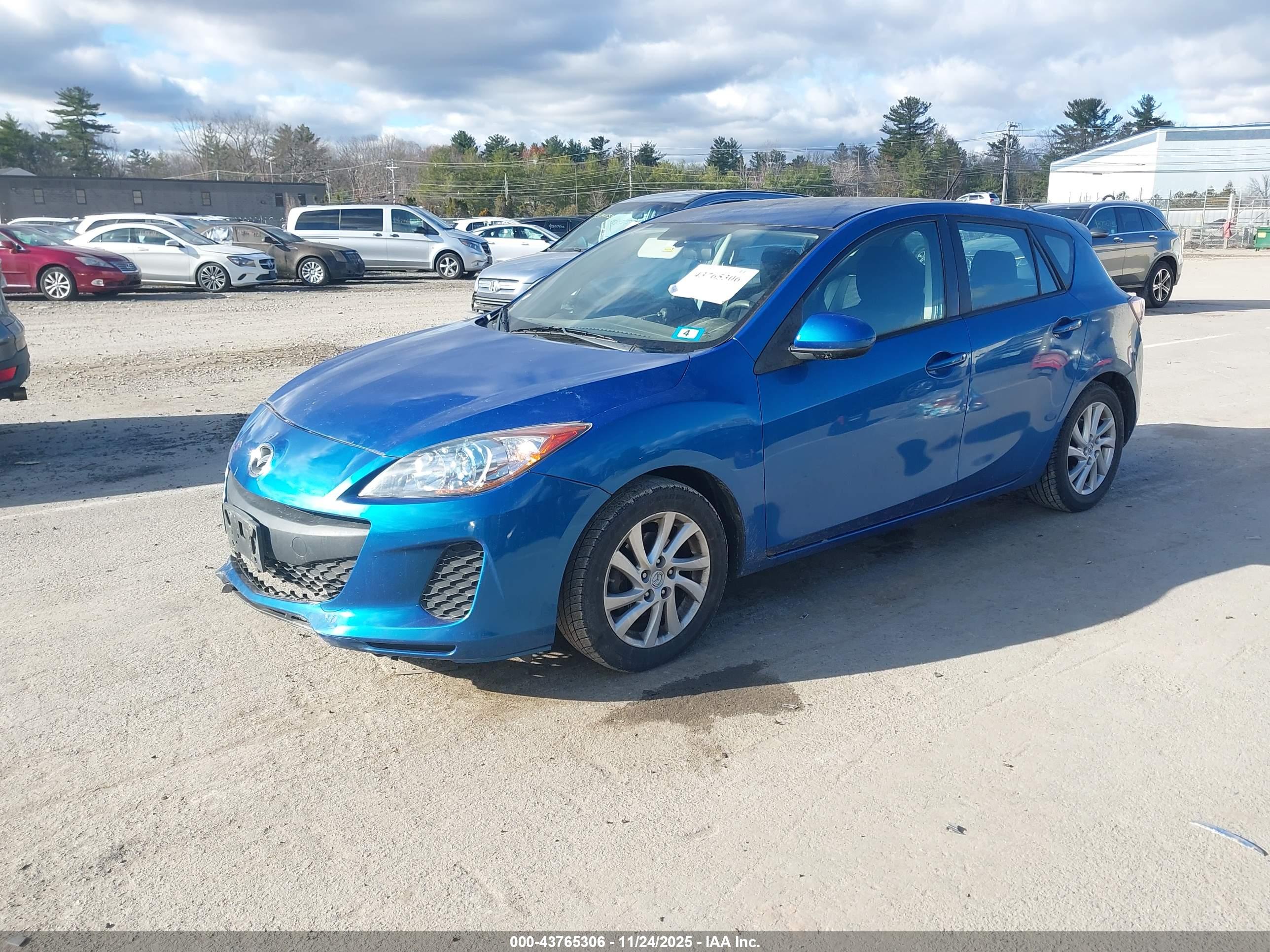 MAZDA MAZDA3 image 2