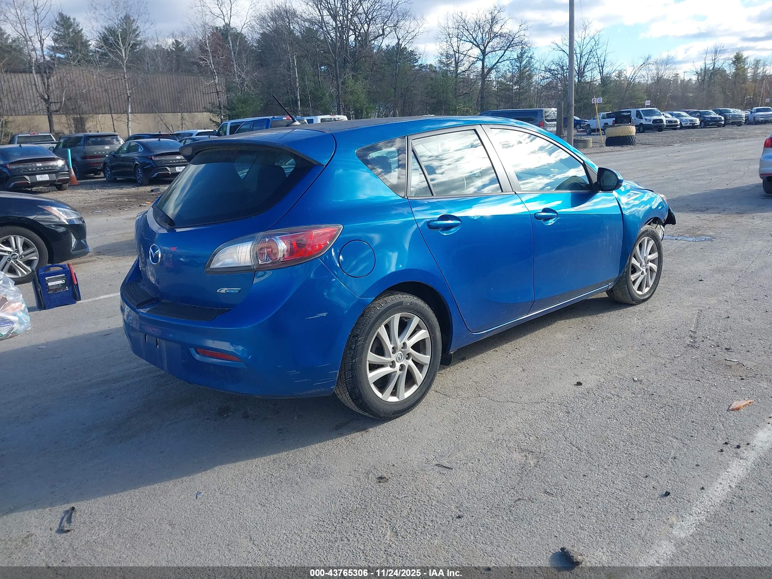 MAZDA MAZDA3 image 4