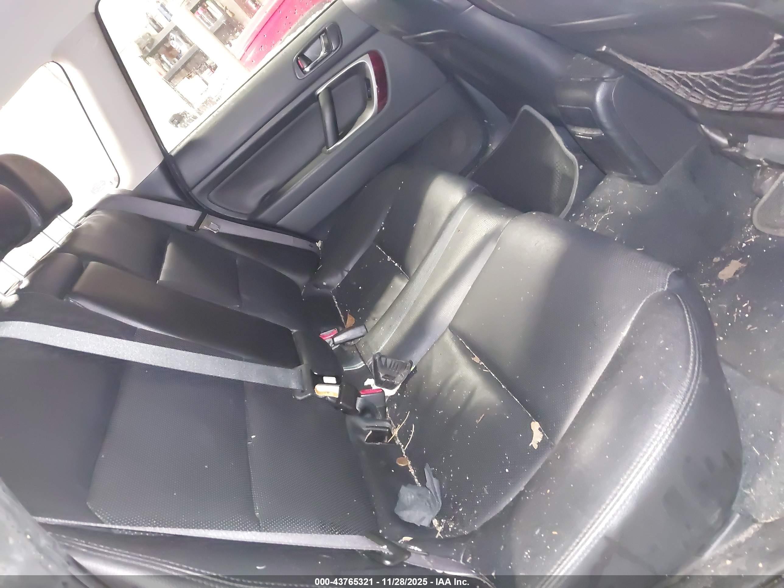 SUBARU OUTBACK image 8