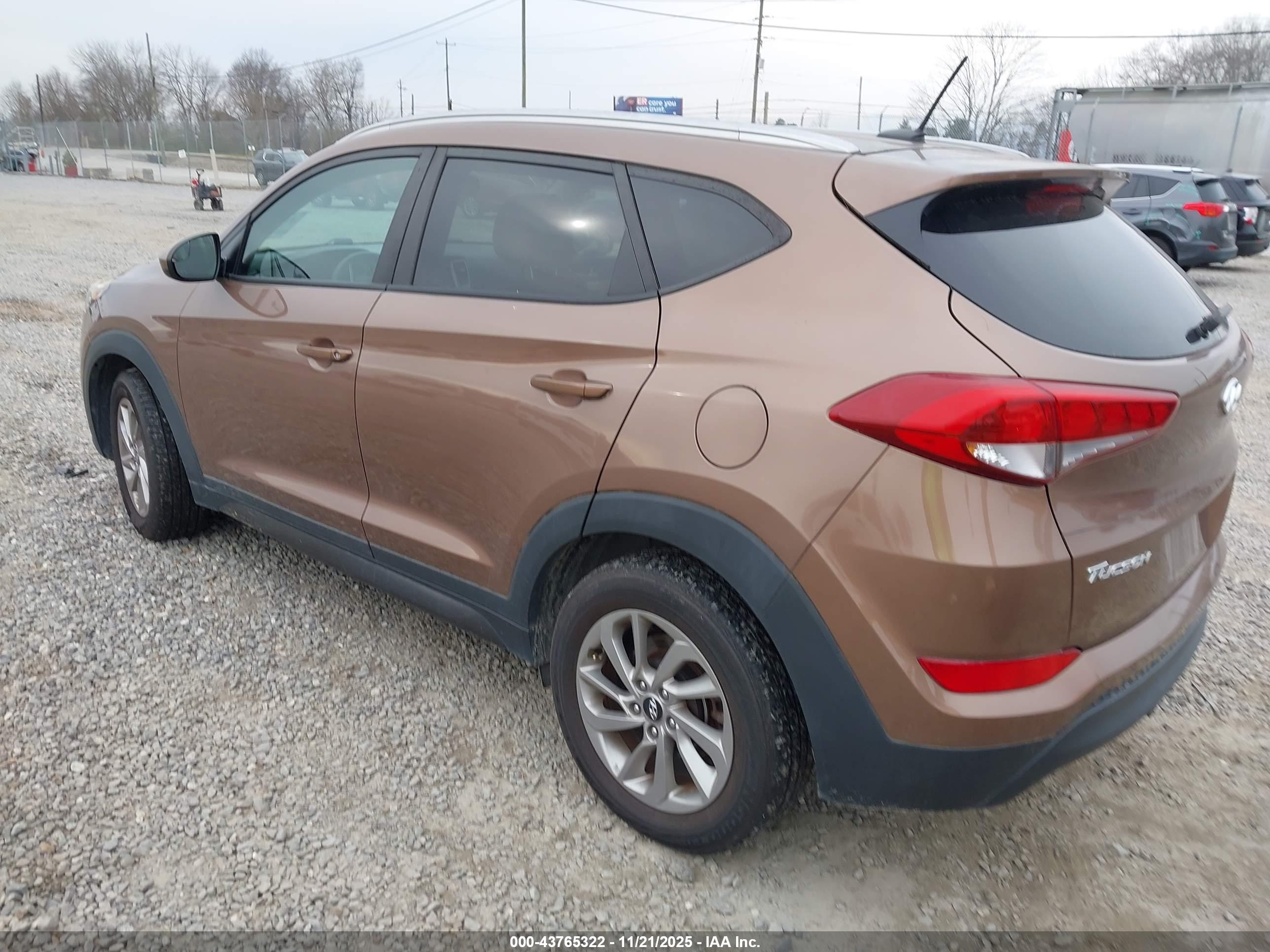 HYUNDAI TUCSON image 3
