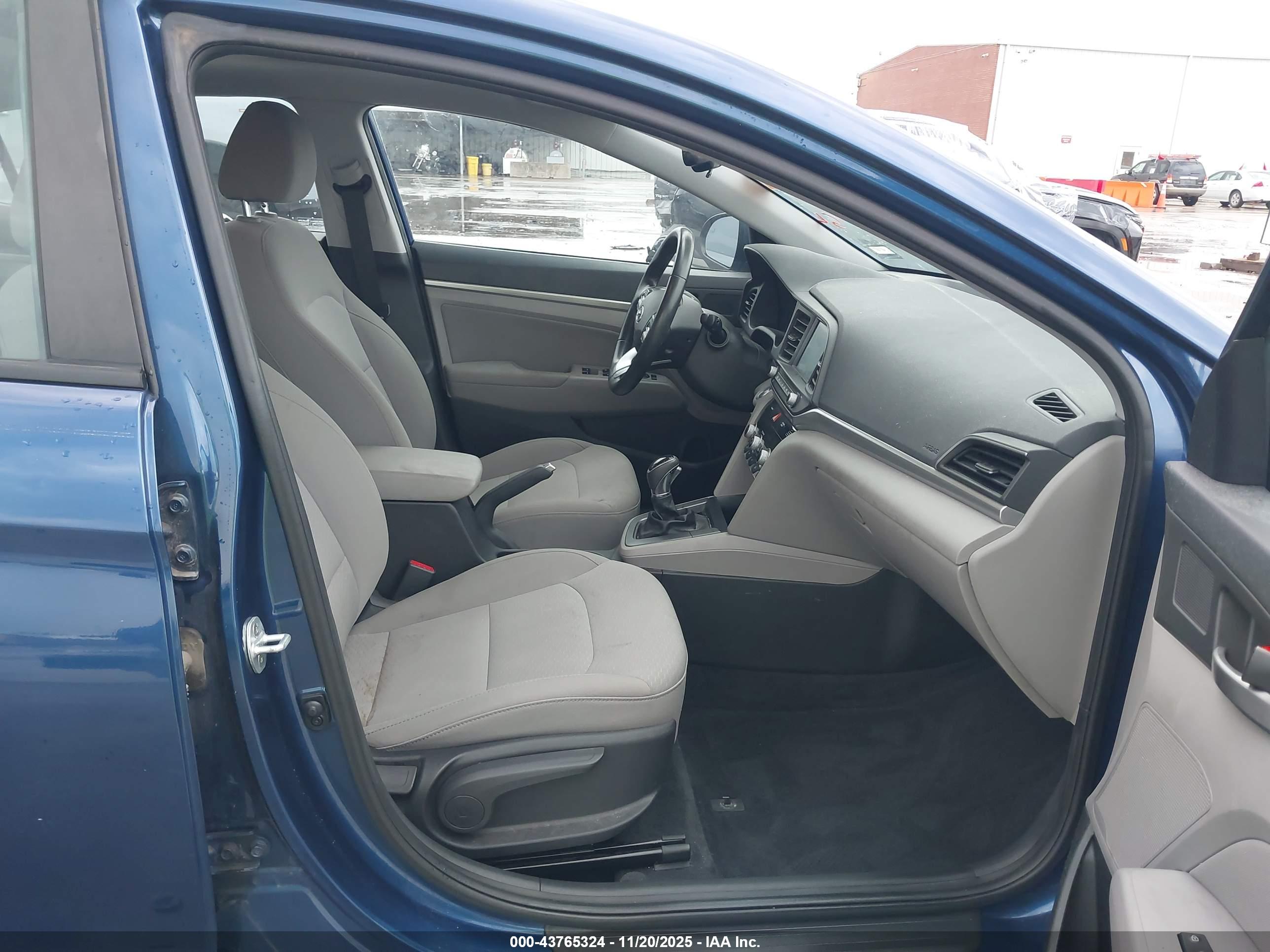 HYUNDAI ELANTRA image 5