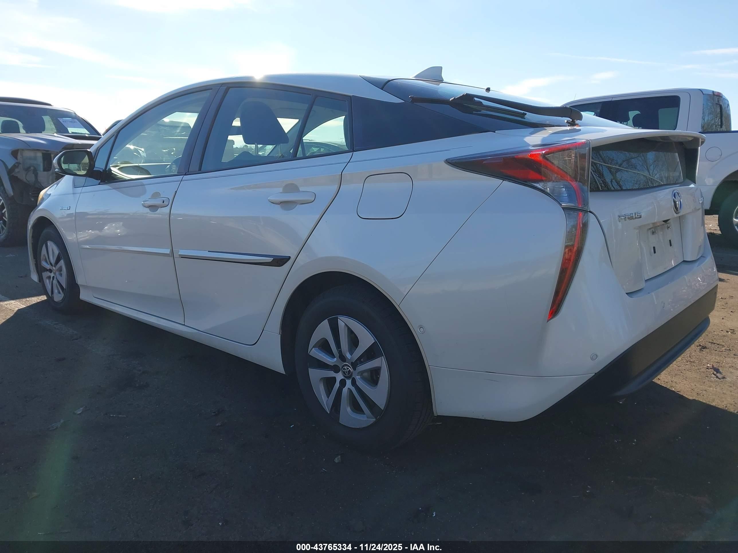 TOYOTA PRIUS image 3