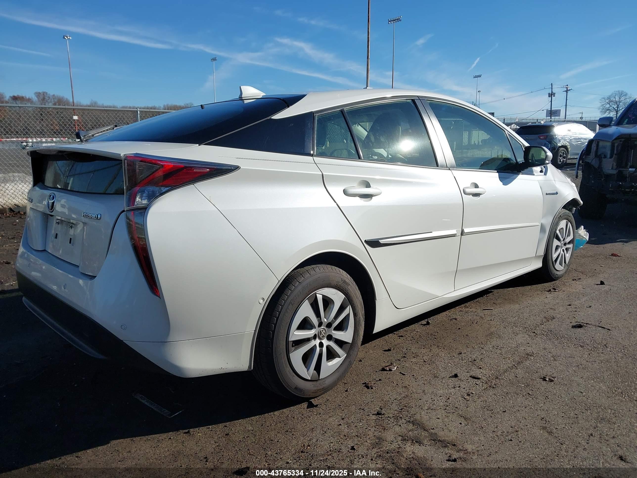 TOYOTA PRIUS image 4