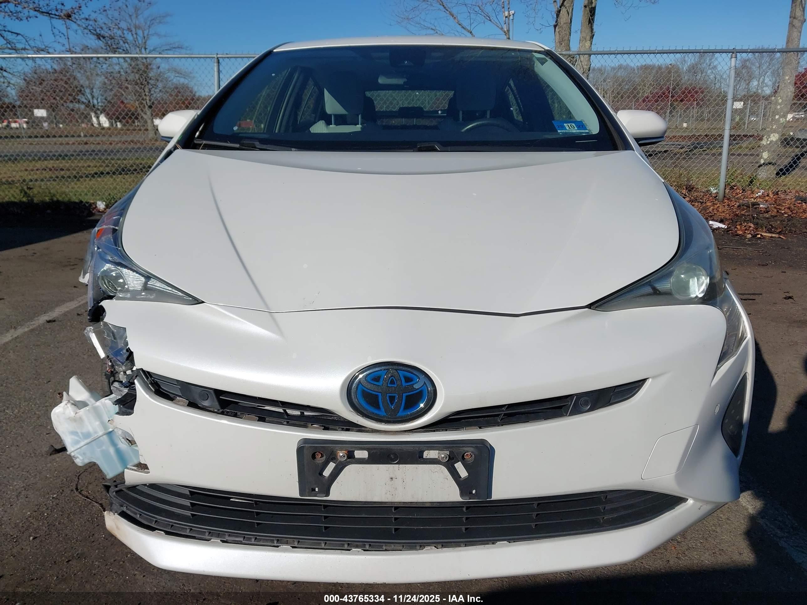 TOYOTA PRIUS image 6