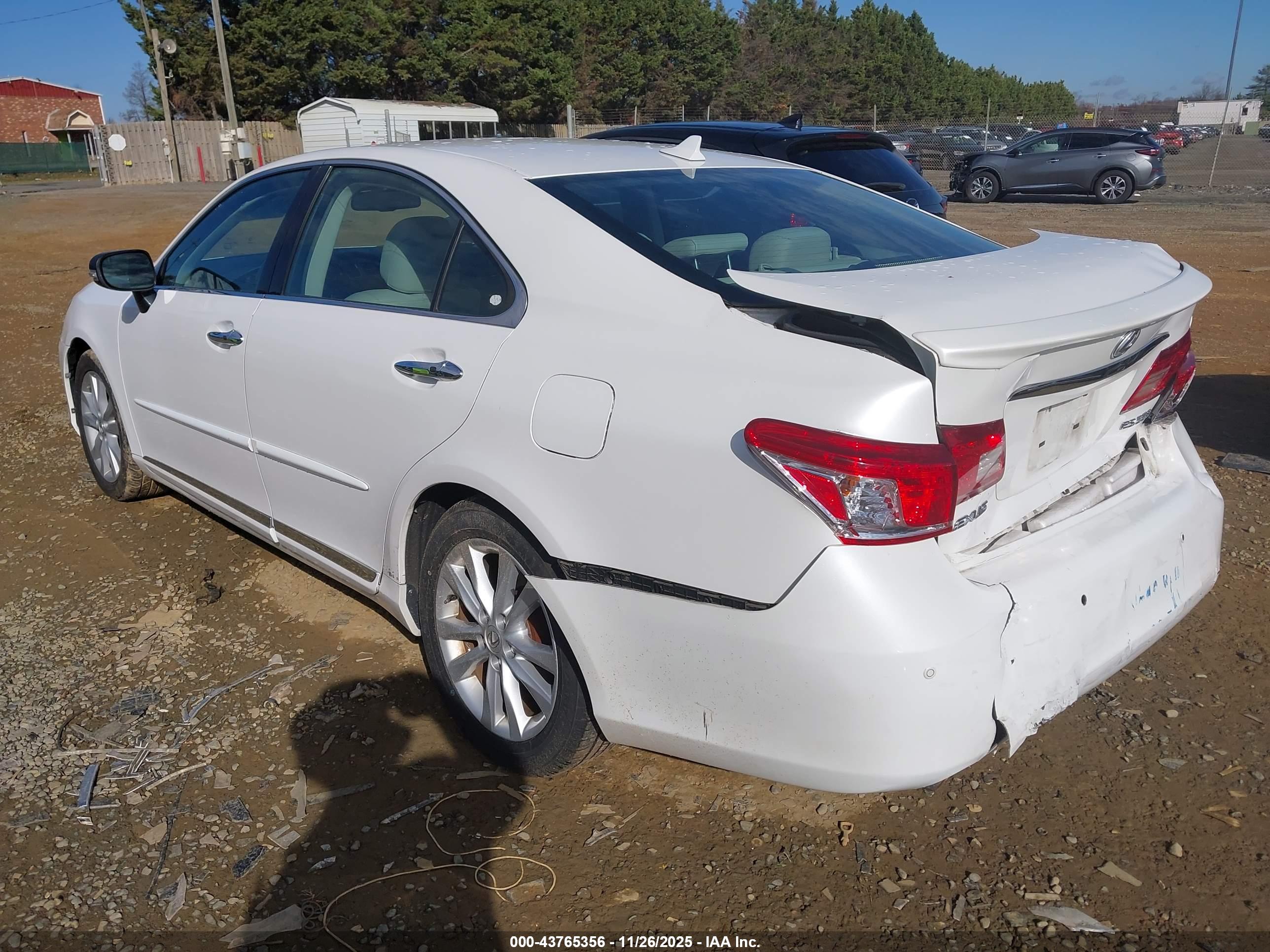 LEXUS ES image 3