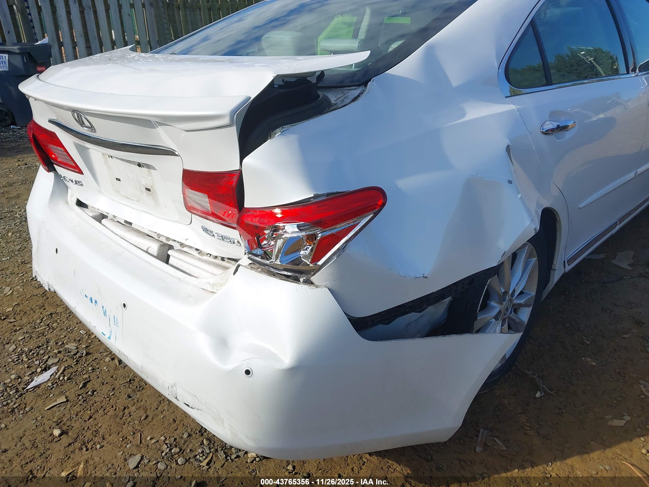 LEXUS ES image 6