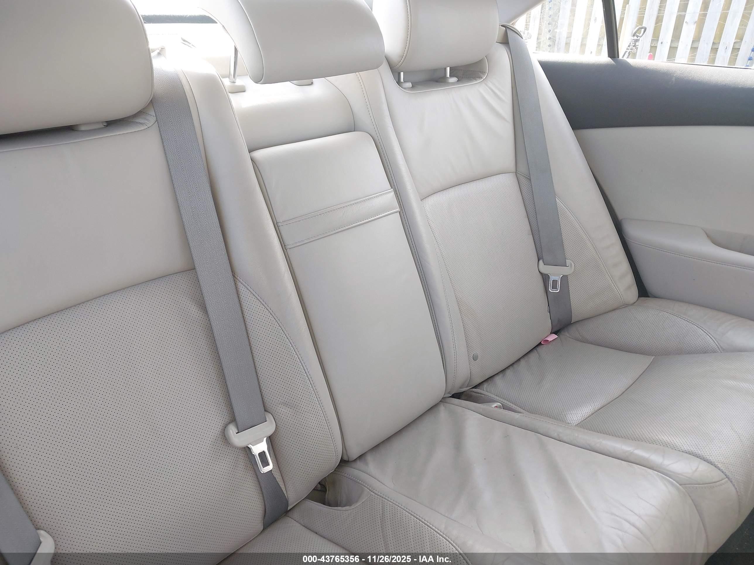 LEXUS ES image 8