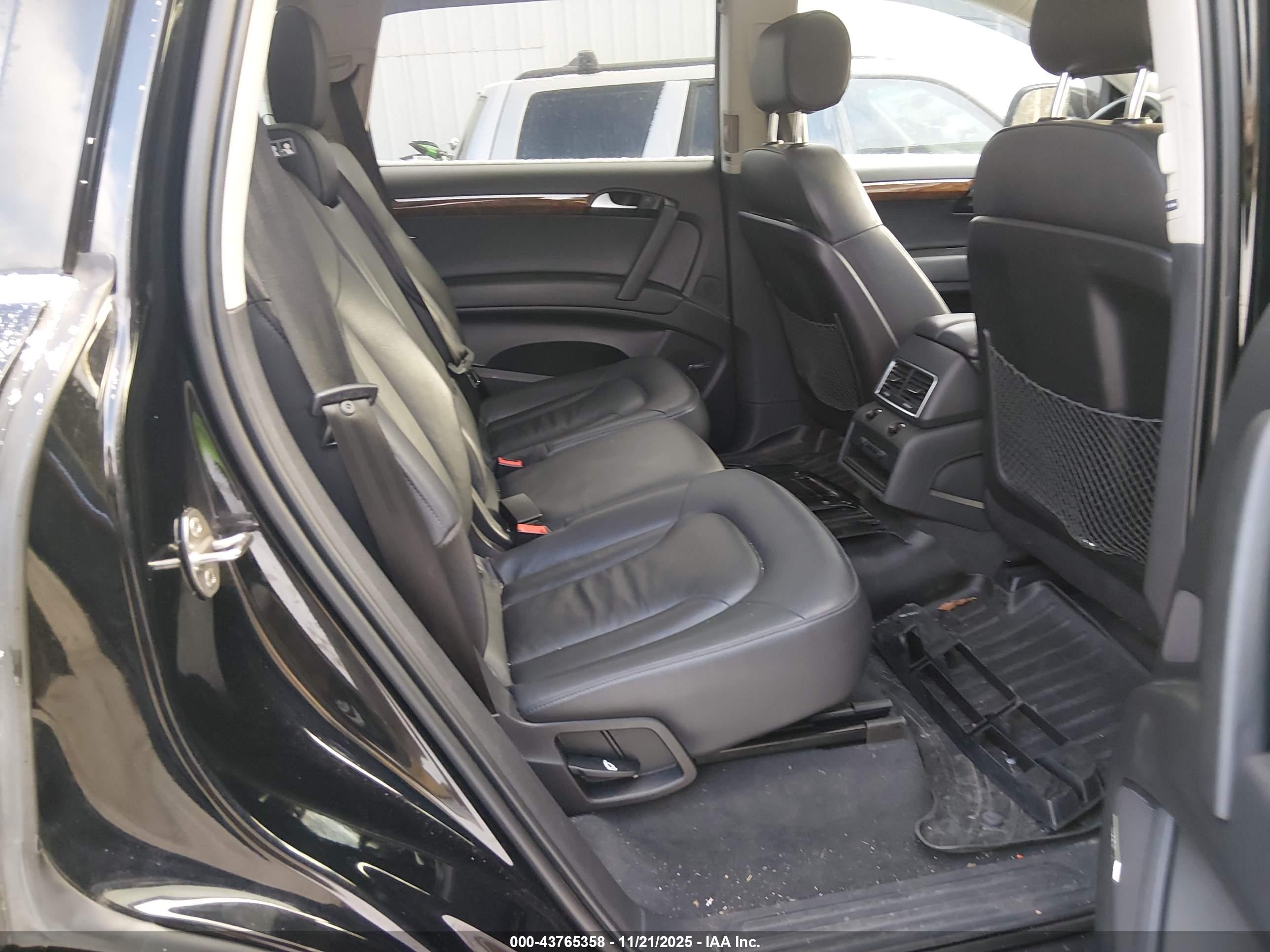 AUDI Q7 image 8