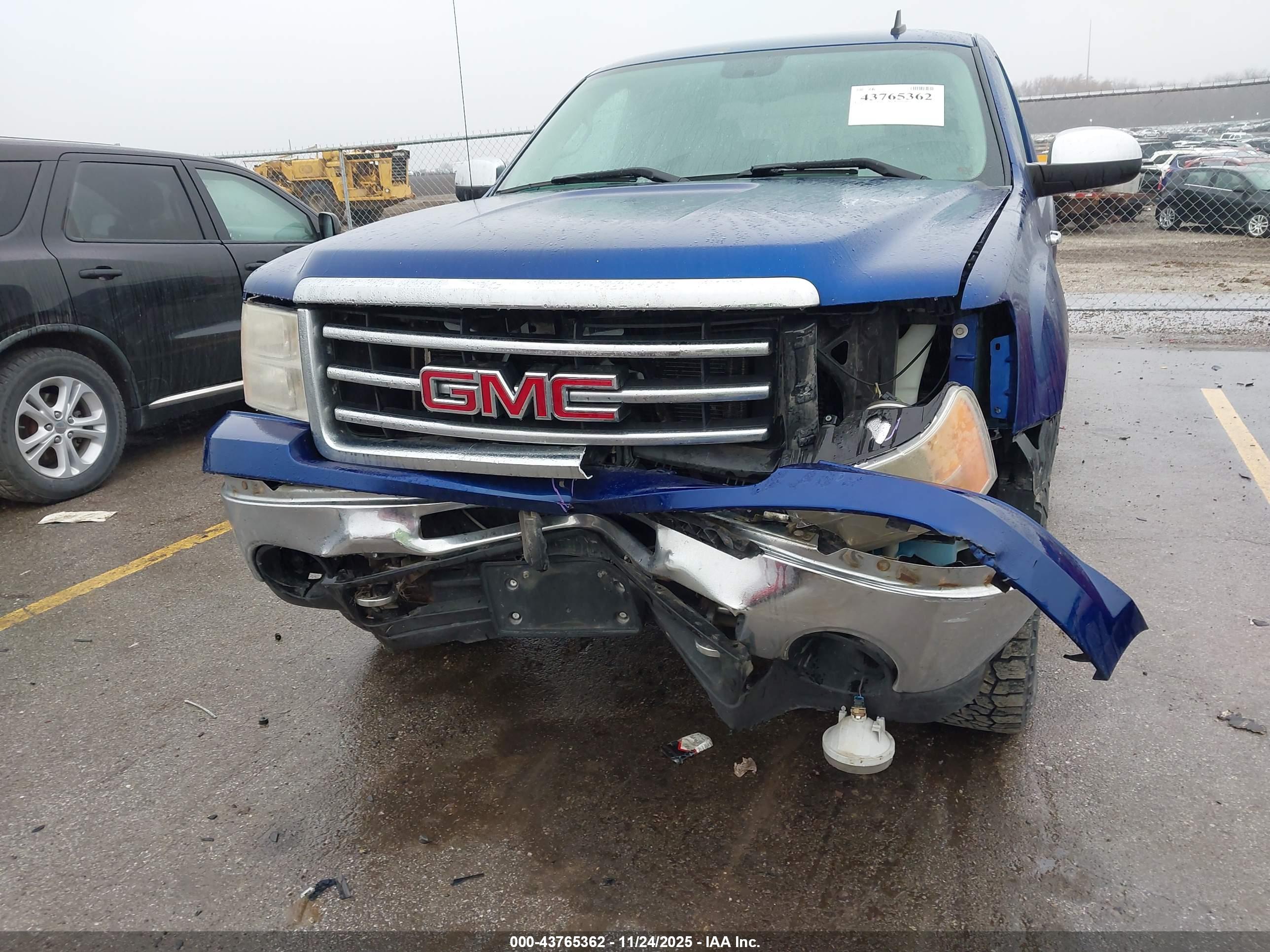 GMC SIERRA image 6