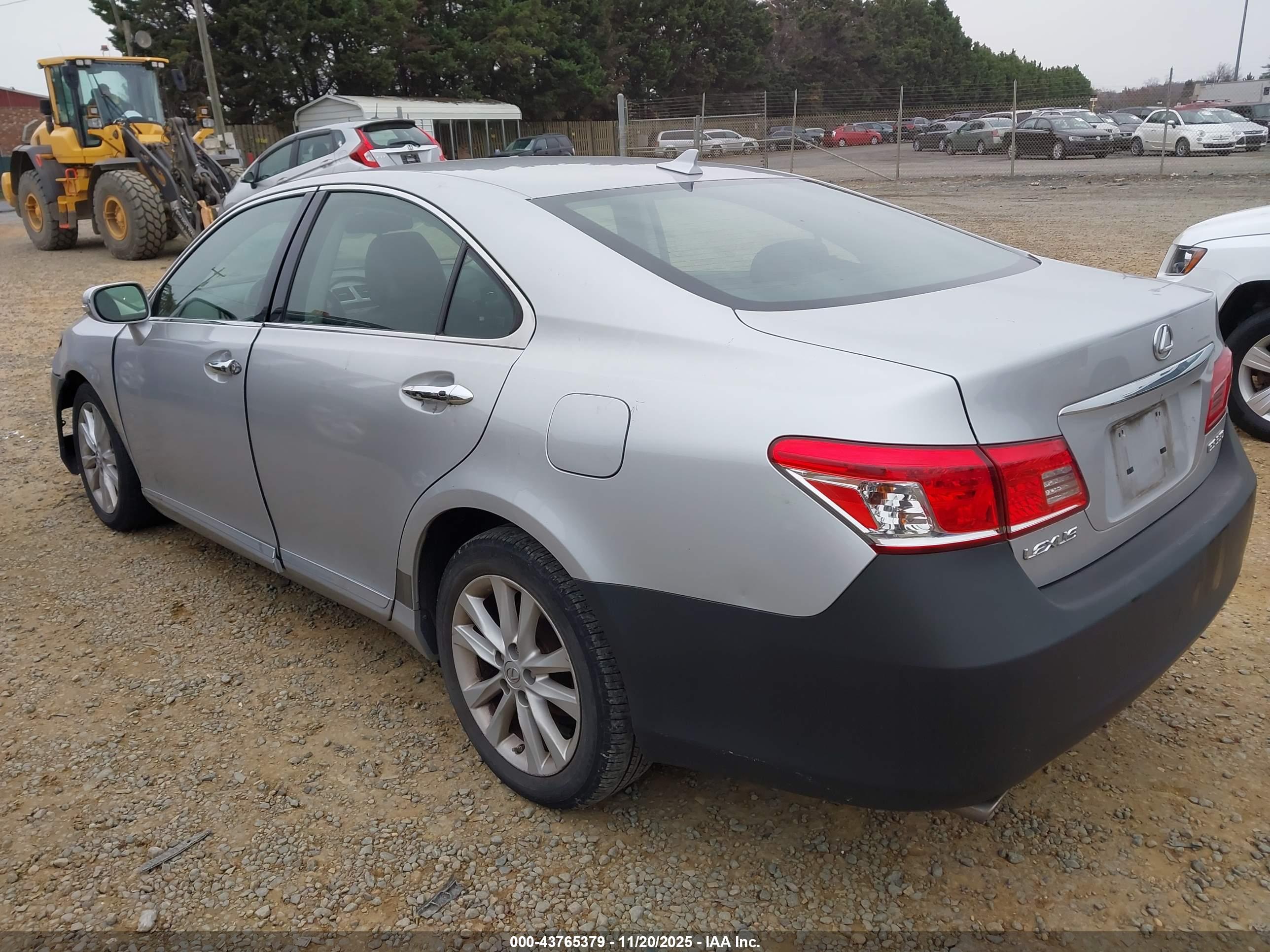LEXUS ES image 3