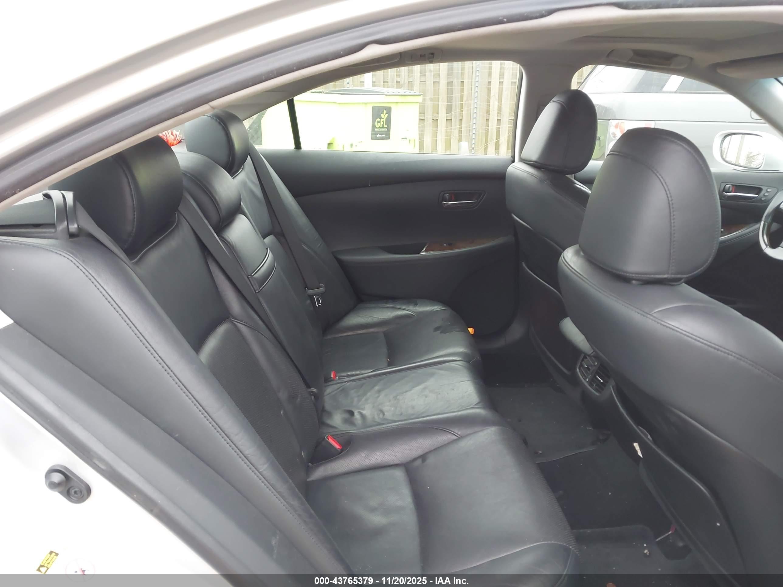 LEXUS ES image 8