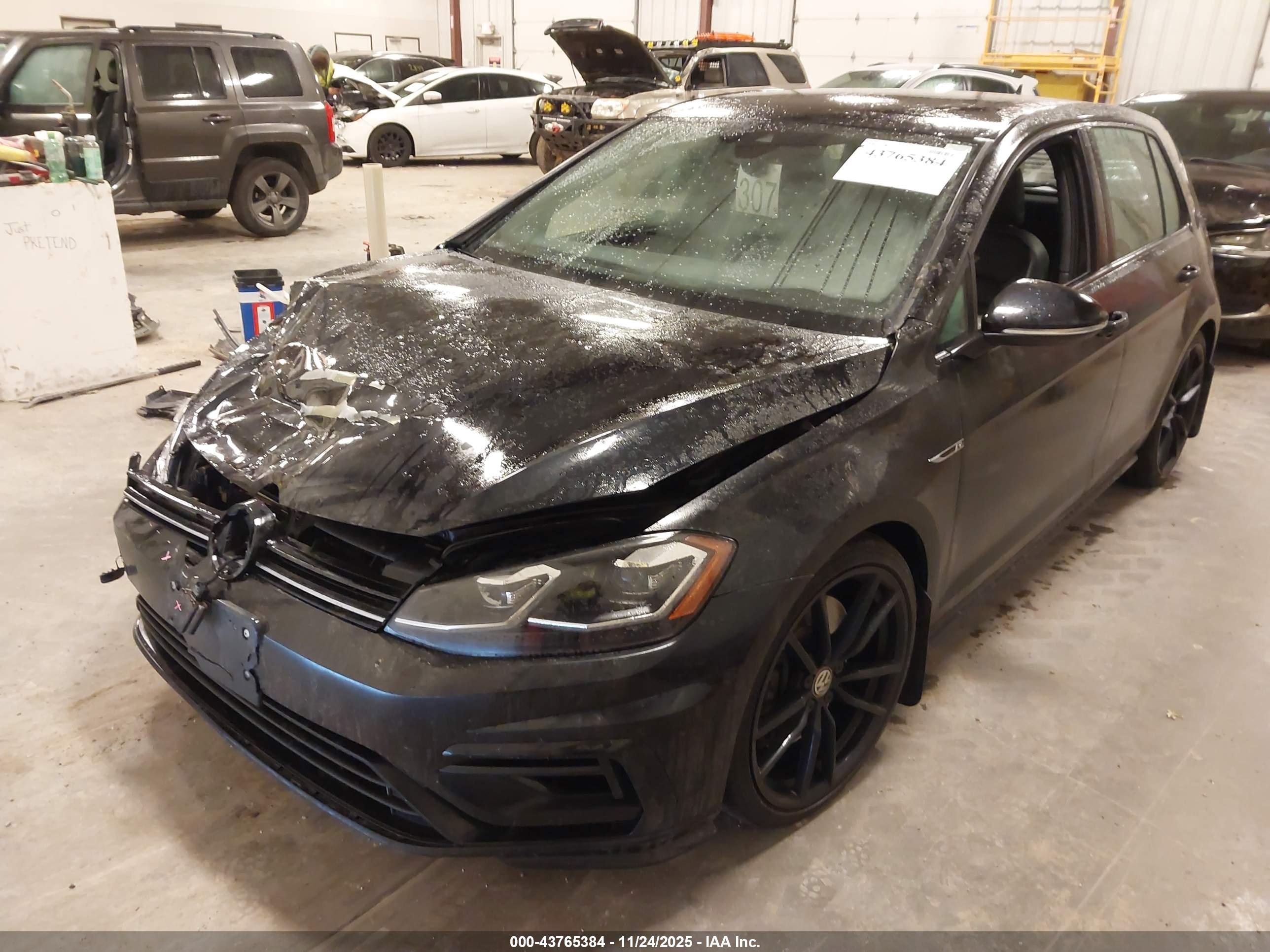 VOLKSWAGEN GOLF image 2