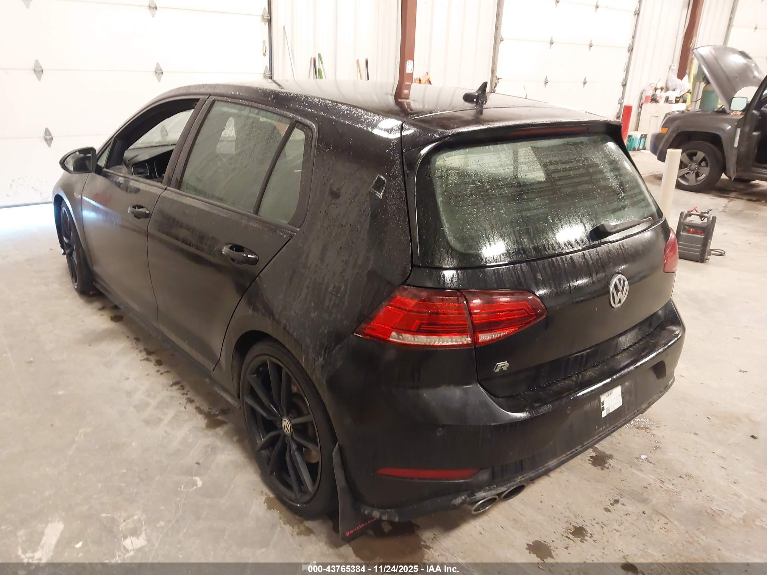 VOLKSWAGEN GOLF image 3