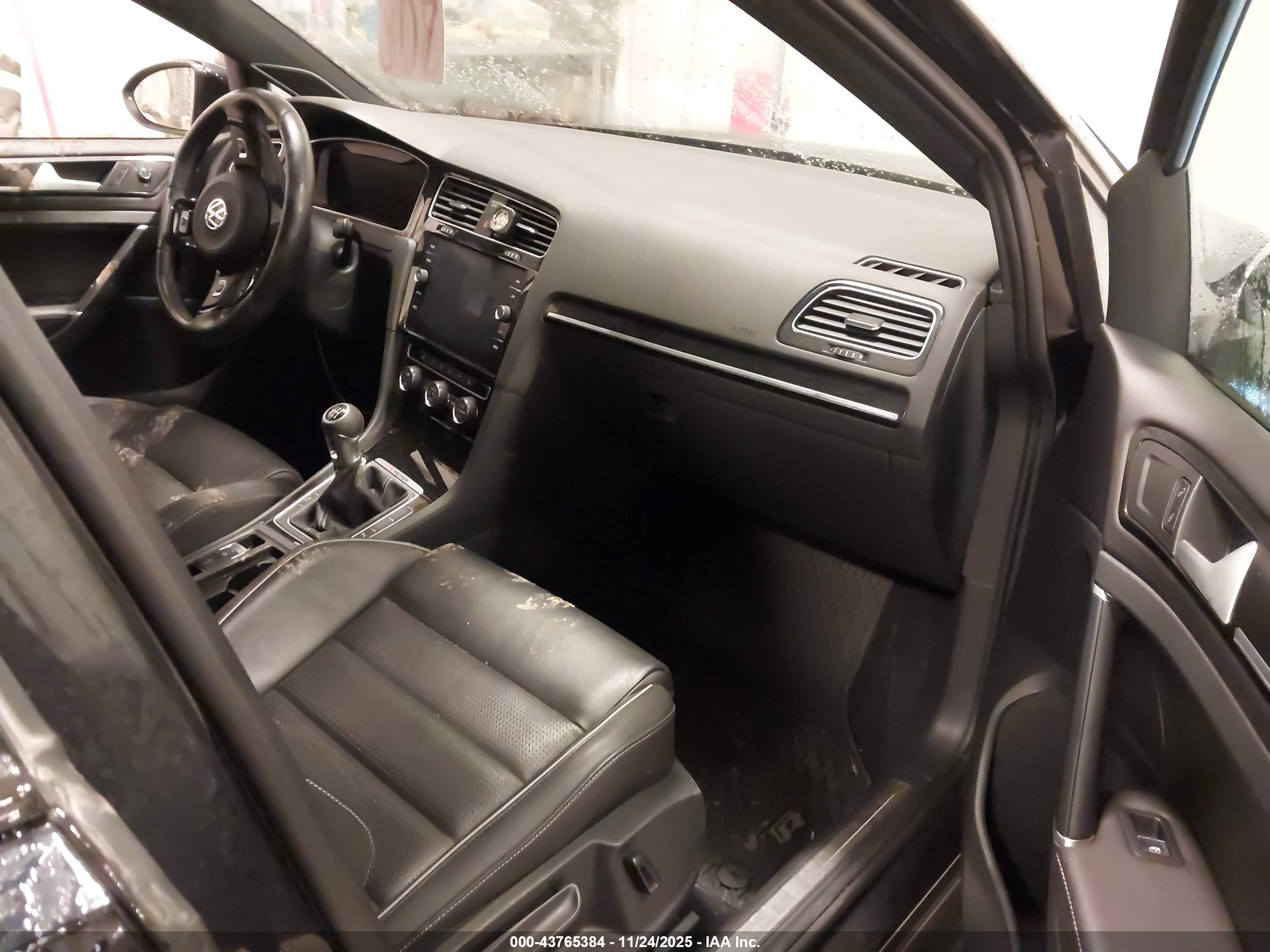VOLKSWAGEN GOLF image 5