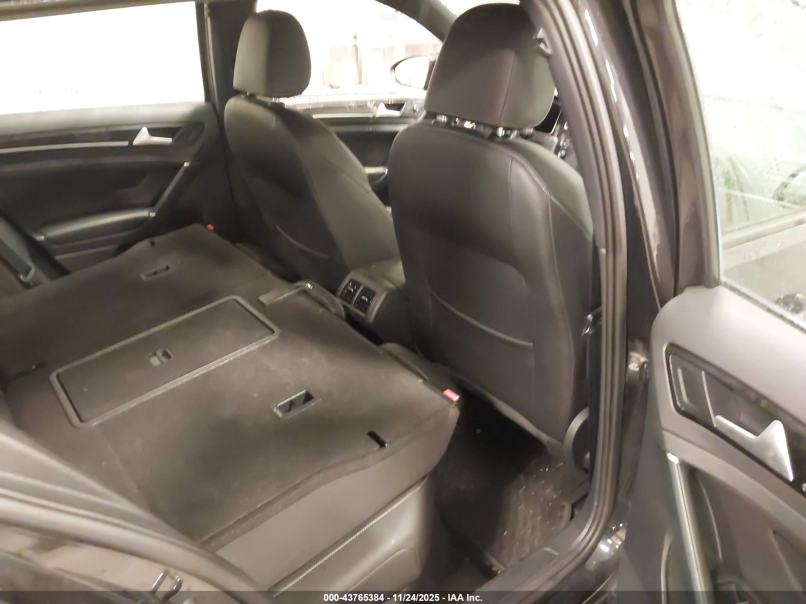 VOLKSWAGEN GOLF image 8