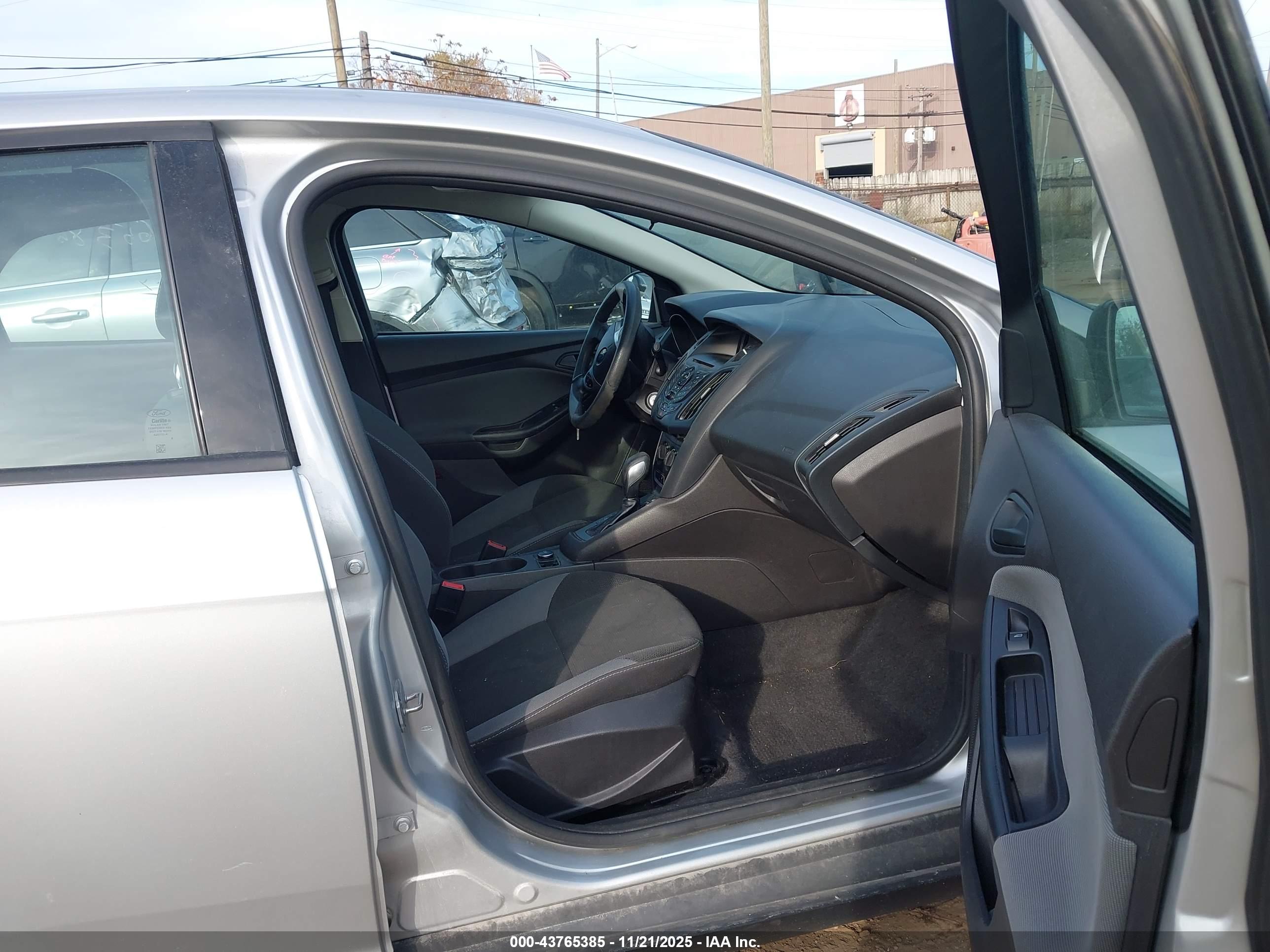 FORD FOCUS image 5
