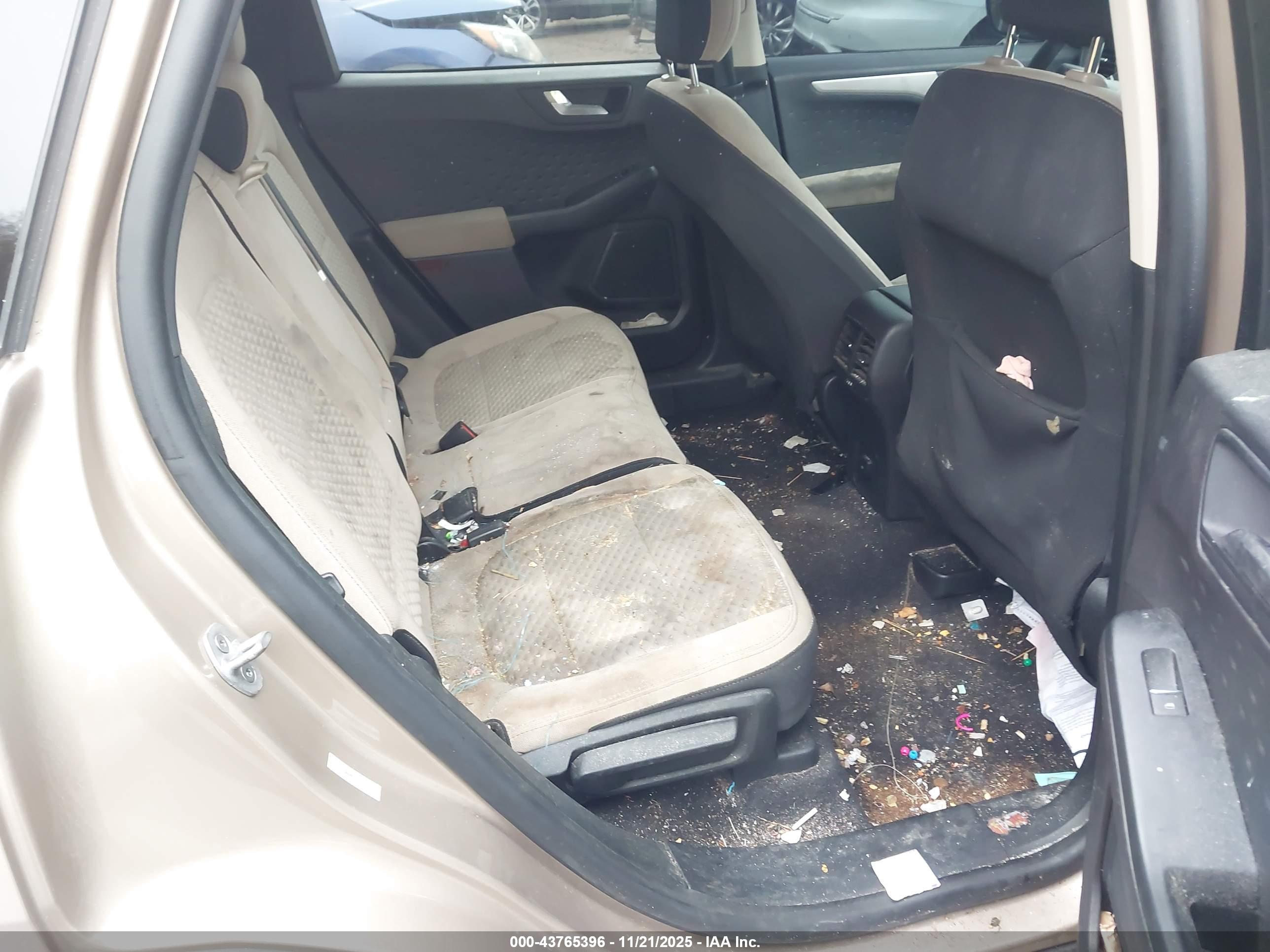 FORD ESCAPE image 8