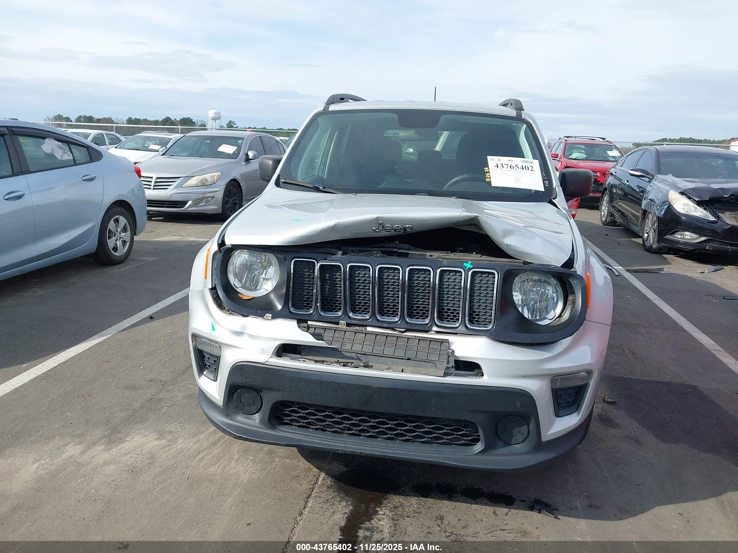 JEEP RENEGADE image 6